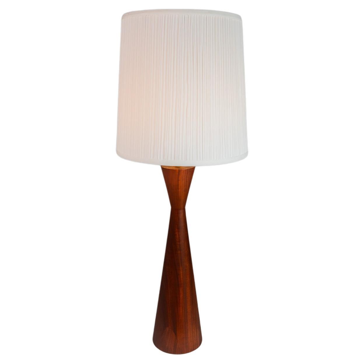 Hourglass Table Lamp in Walnut Attributed to Phillip Lloyd Powell , USA, 1960's For Sale