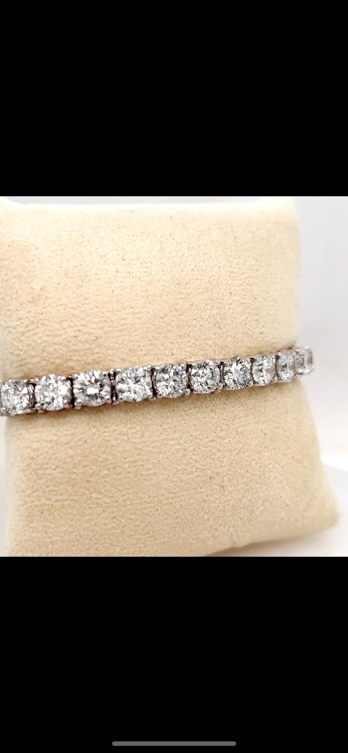 Approximately 30 carats of F-G Color SI Clarity Natural White Diamonds Set in 14k White Gold to Form A Visual Masterpiece and A Must-Have for Any Classy Lady’s Jewelry Collection