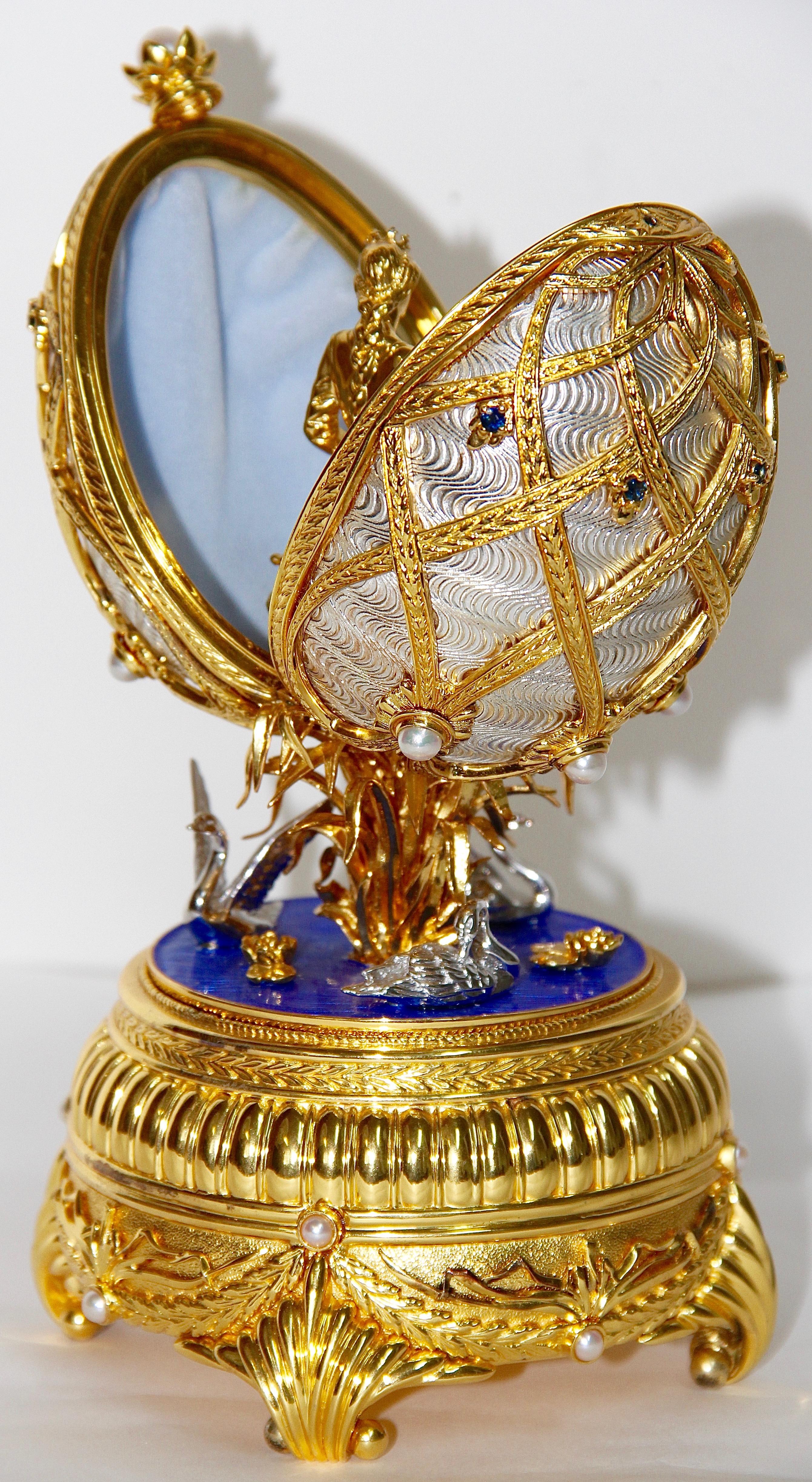 House of Faberge Swan Lake Egg by Franklin Mint, Sterling Silver, Enamel In Excellent Condition In Berlin, DE