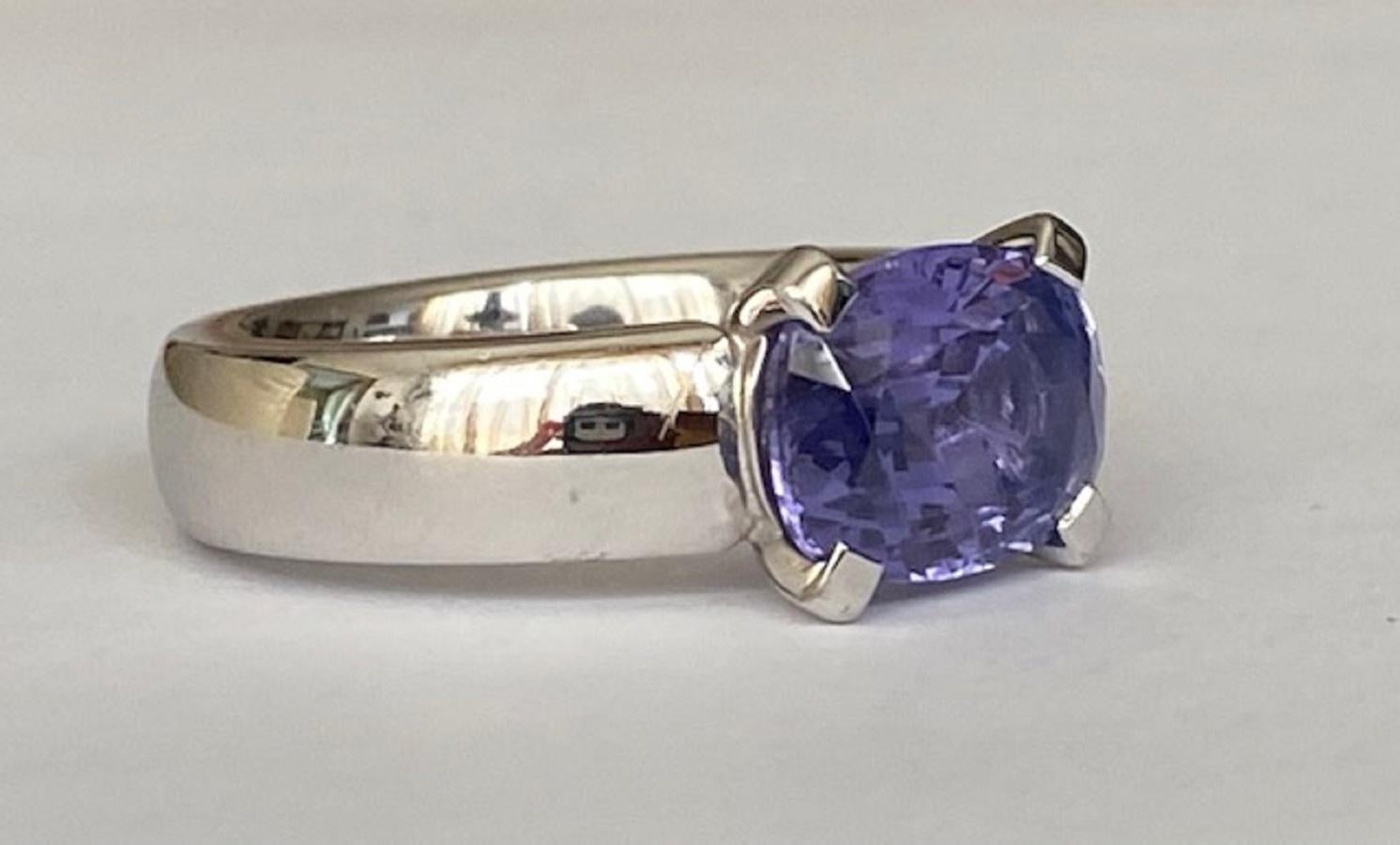 House of Gübelin, 18 Karat White Gold Ring with 4.60 Carat Sapphire For Sale 2