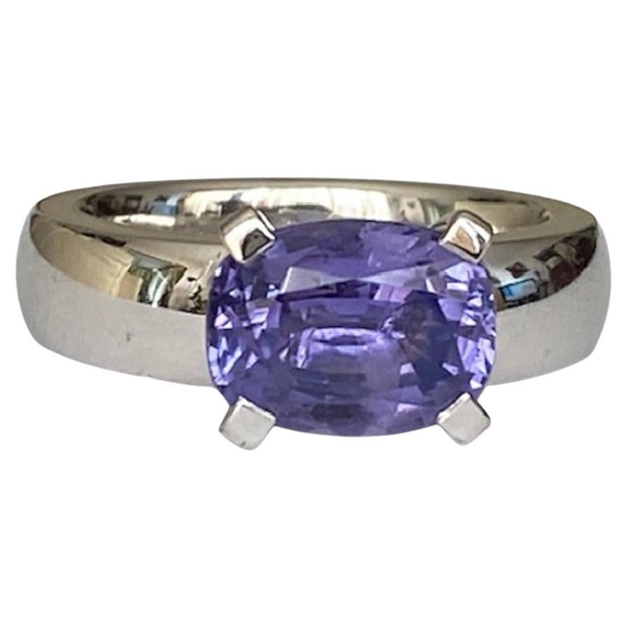 House of Gübelin, 18 Karat White Gold Ring with 4.60 Carat Sapphire For Sale