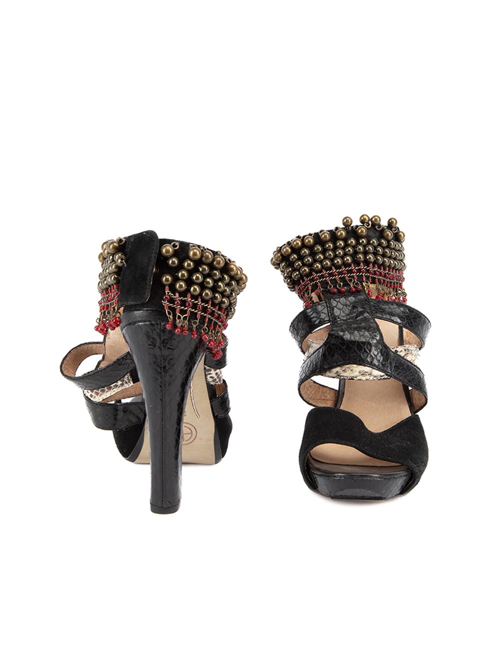 House Of Harlow 1960 Perlen verzierte Stiefeletten mit Knöchelriemen und Absatz Größe IT 37,5 (Schwarz) im Angebot