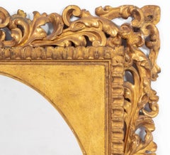 Specchio con cornice in legno dorato di House of Heydenryk