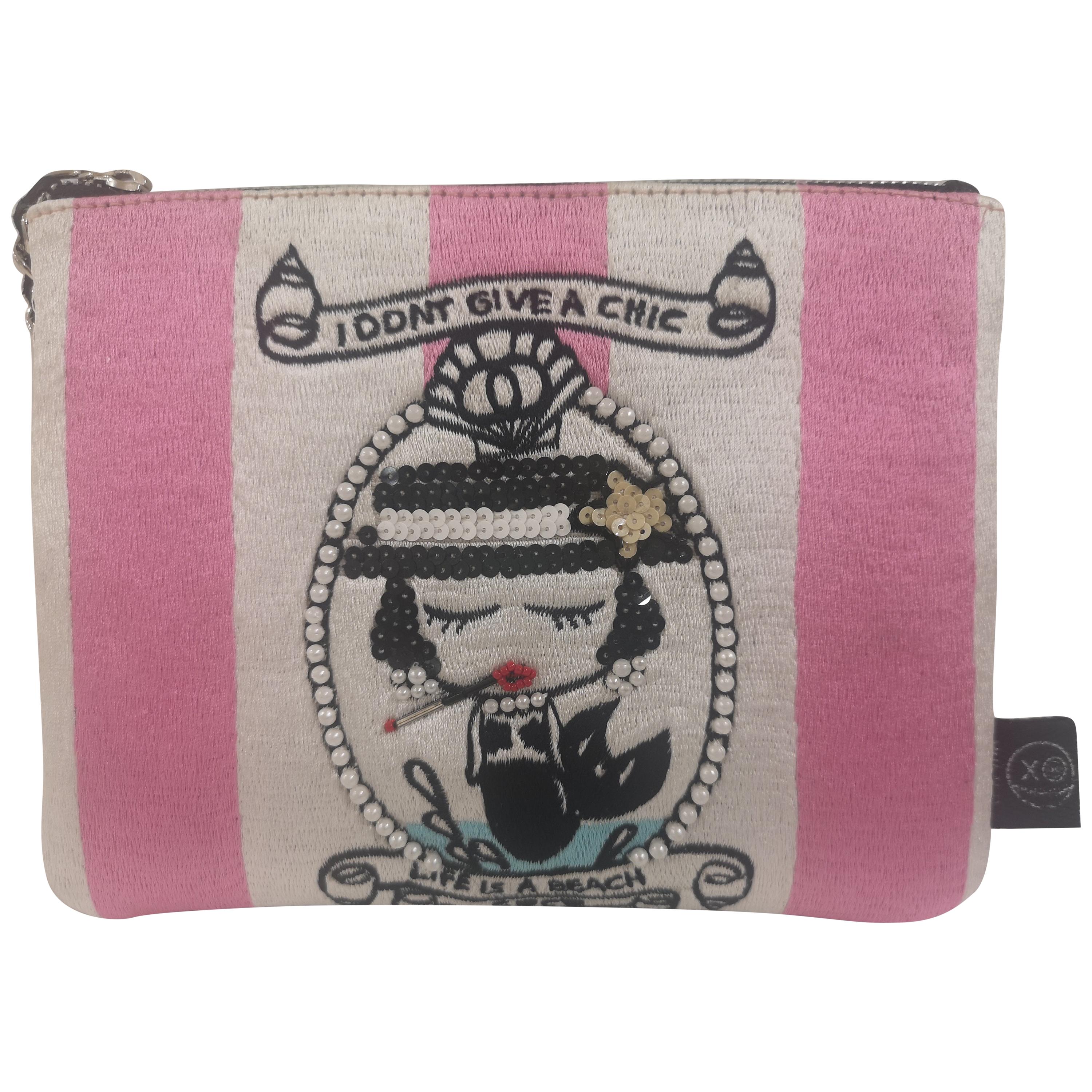 House of muamua i don't give a chic zip pochette
