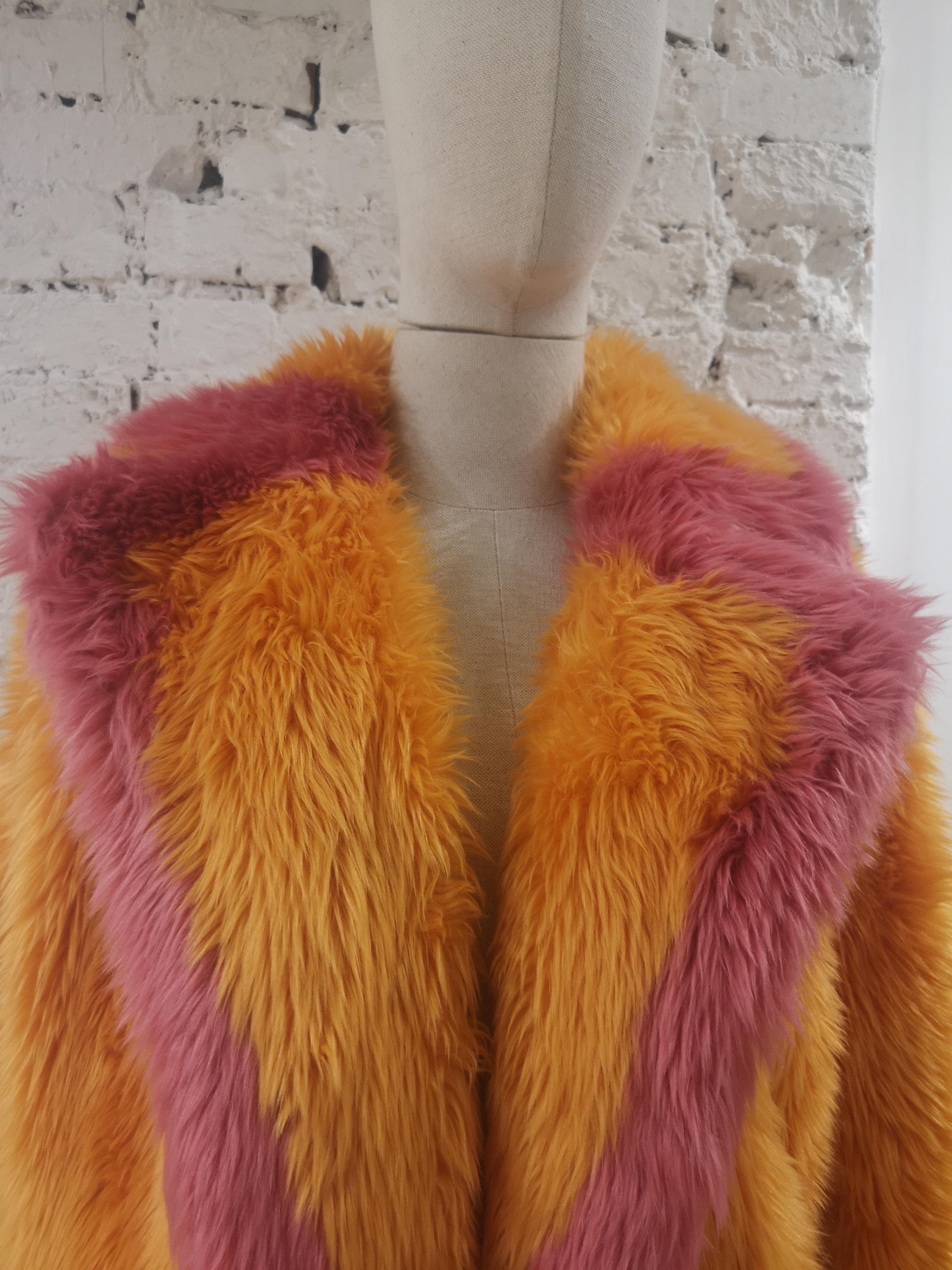 House of Muamua orange pink faux fur jacket NWOT In New Condition In Capri, IT