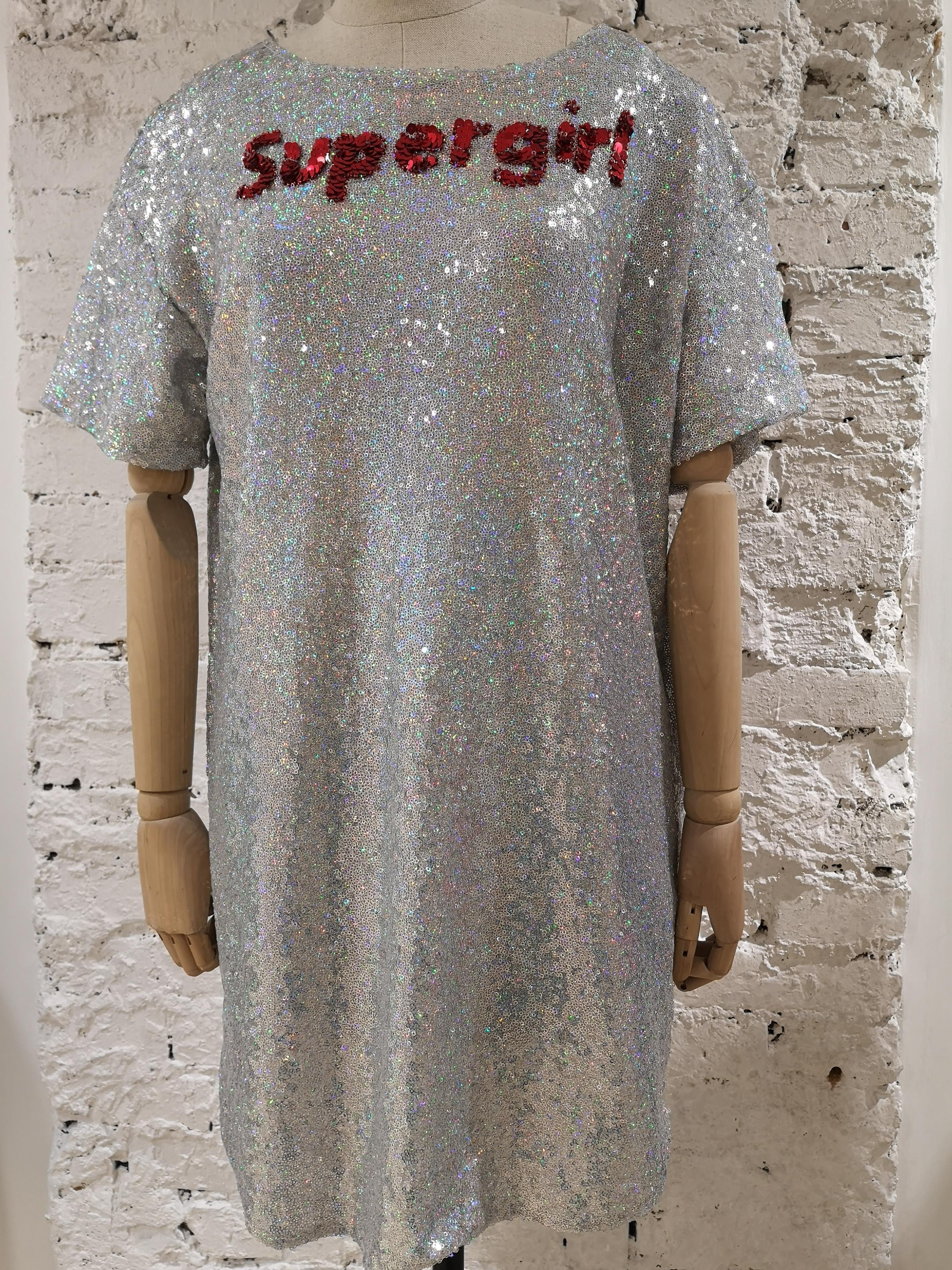 House of Muamua silver sequins supergirl dress
This Maxi T dresses give you GLAM but COMFORT at the same time! Its the perfect party dress for the ones that want to stay comfortable. 

Relaxed fit 
Scoop neck 
Throw on and party!
Full sequin mesh