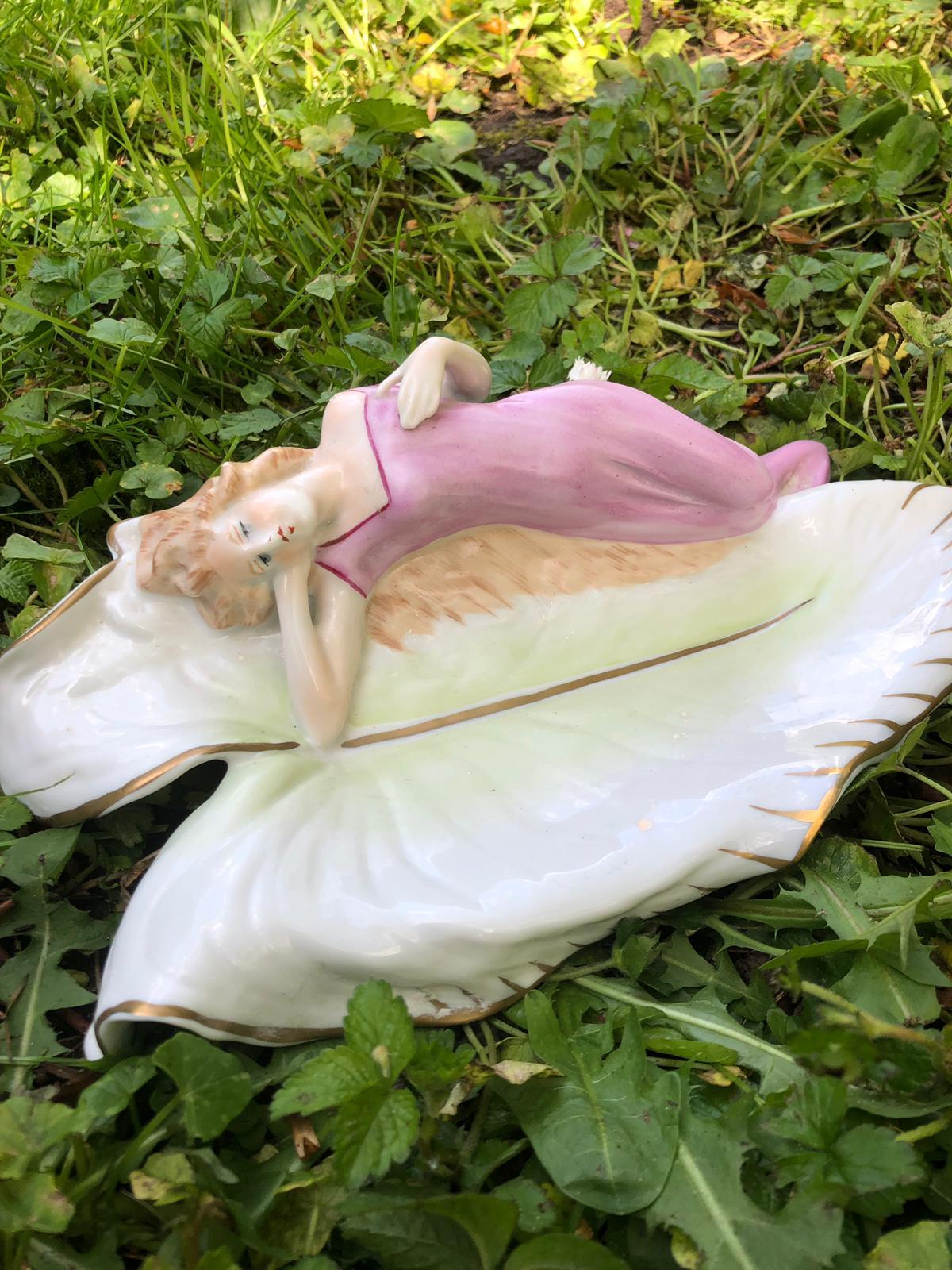 House of Plaue Soap Dish, 'Water Lily with Woman' 'before 1989' In Excellent Condition For Sale In Woerdense Verlaat, NL