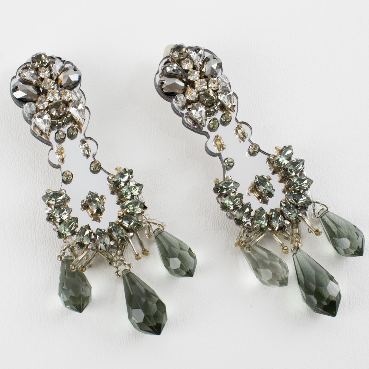 Boucles d'oreilles pendantes en cristal et miroir de la maison Prada Excellent état - En vente à Atlanta, GA