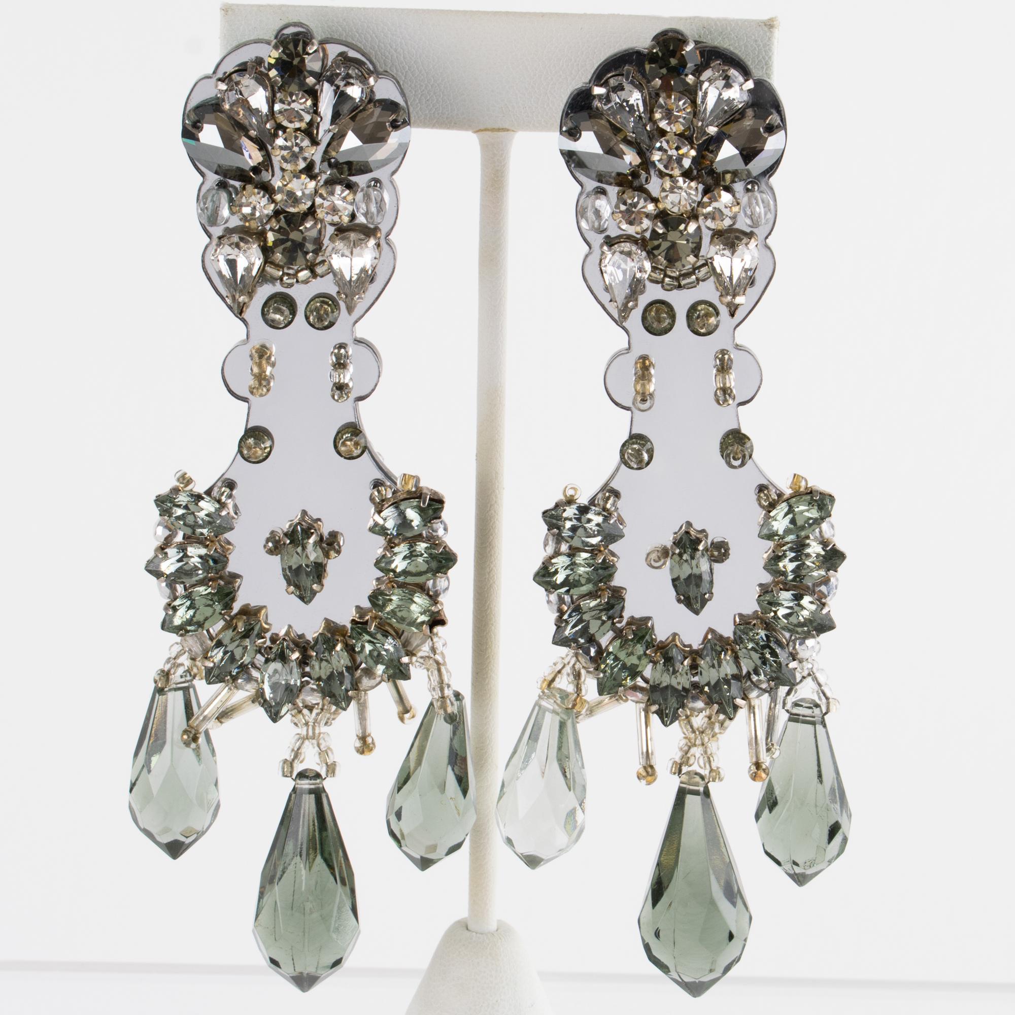 Boucles d'oreilles pendantes en cristal et miroir de la maison Prada en vente 1