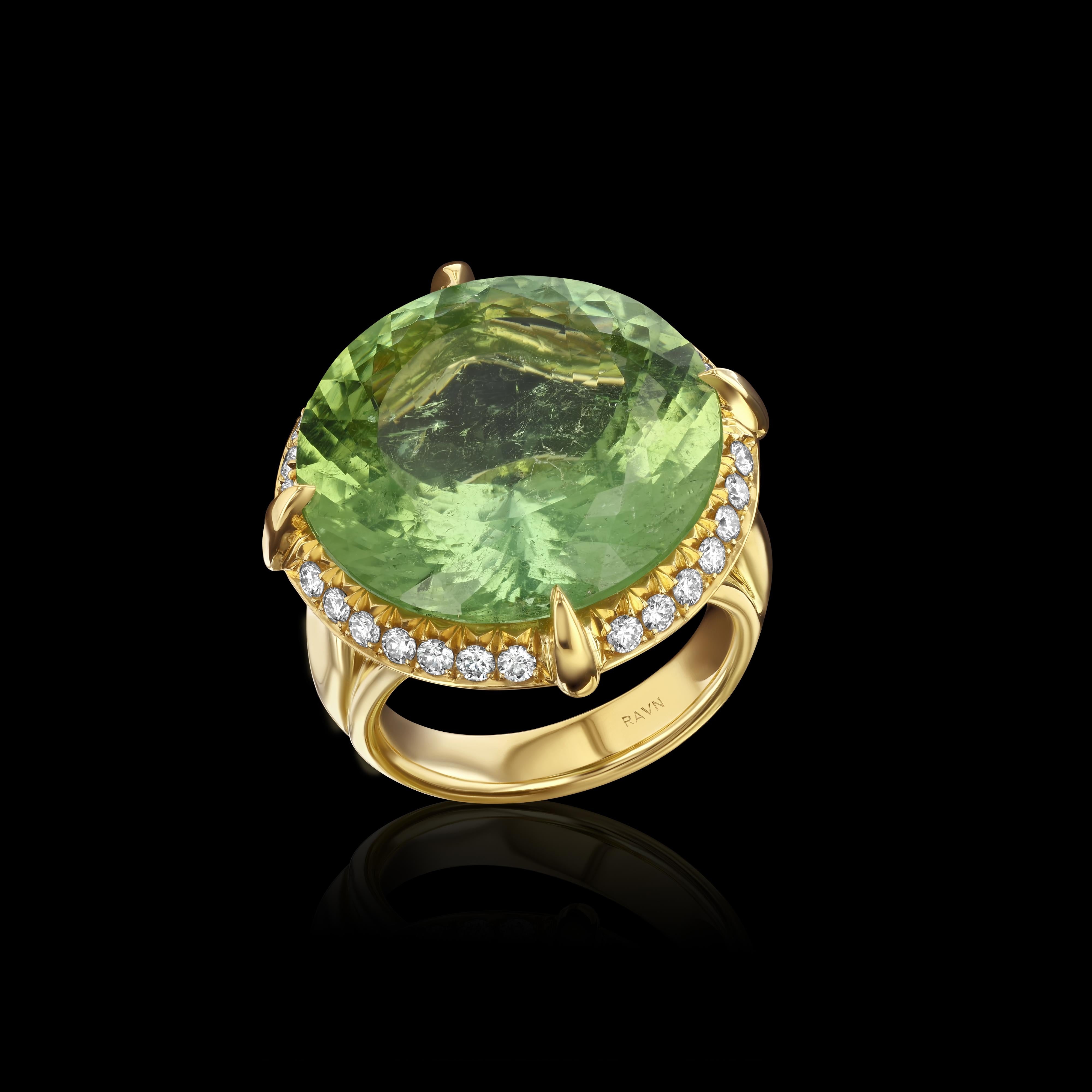 Contemporain House of RAVN, bague cocktail en or 18 carats et tourmaline verte 28,95 carats en vente