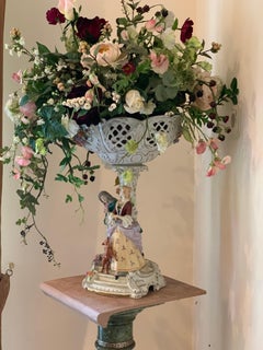 House of Schierholz Plaue Porcelain Flower Box with figures, before 1989