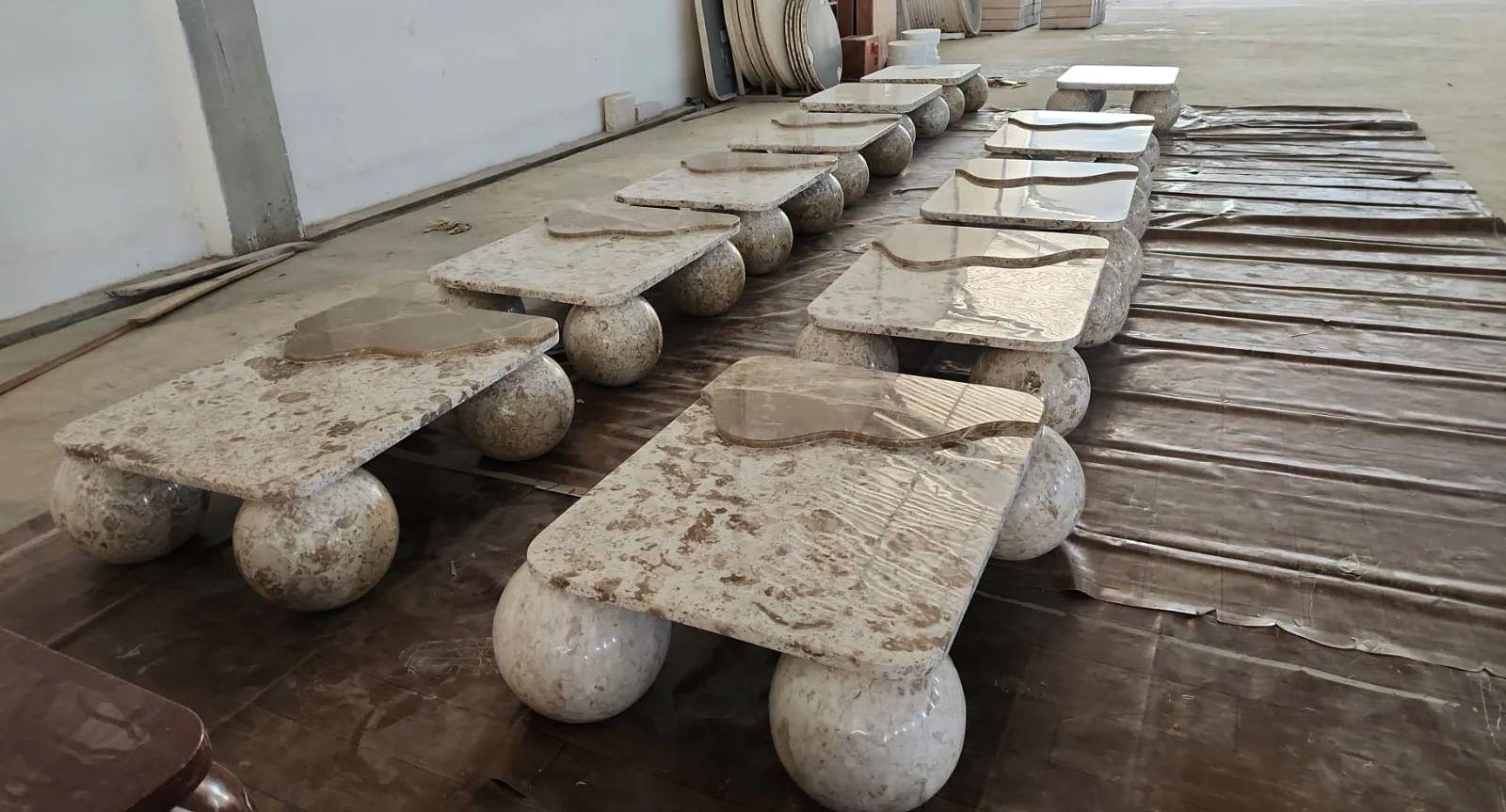 Mesa de centro House of Slim - Mesa de centro con patas de esfera de mármol - Mármol Crema Moderno de mediados de siglo en venta