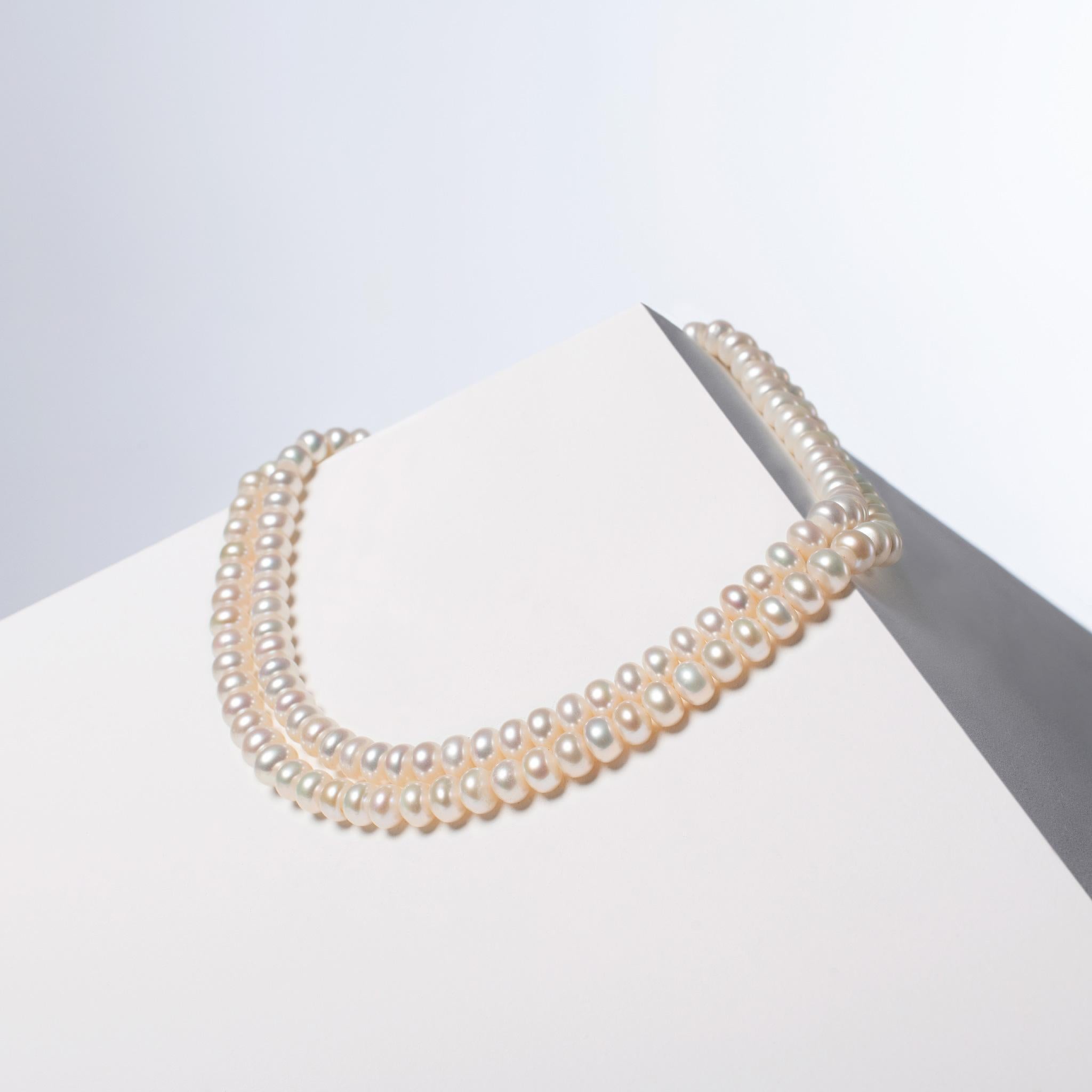 Artiste House of Sol Collier de perles à double rangée avec serrure en or 24 carats remplie de rhodium en vente