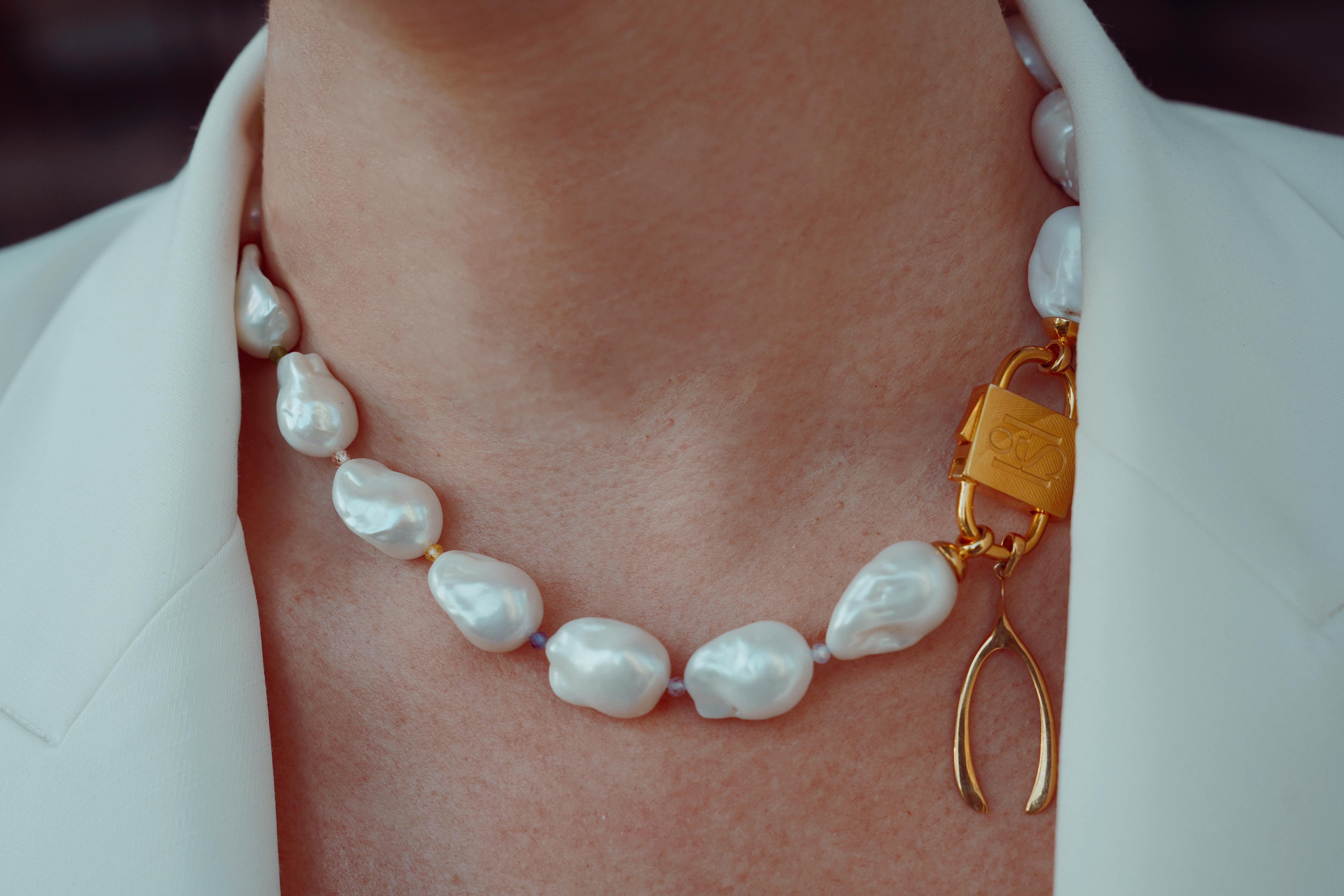 Charm Wishbone in argento riempito d'oro di House of Sol in vendita 2