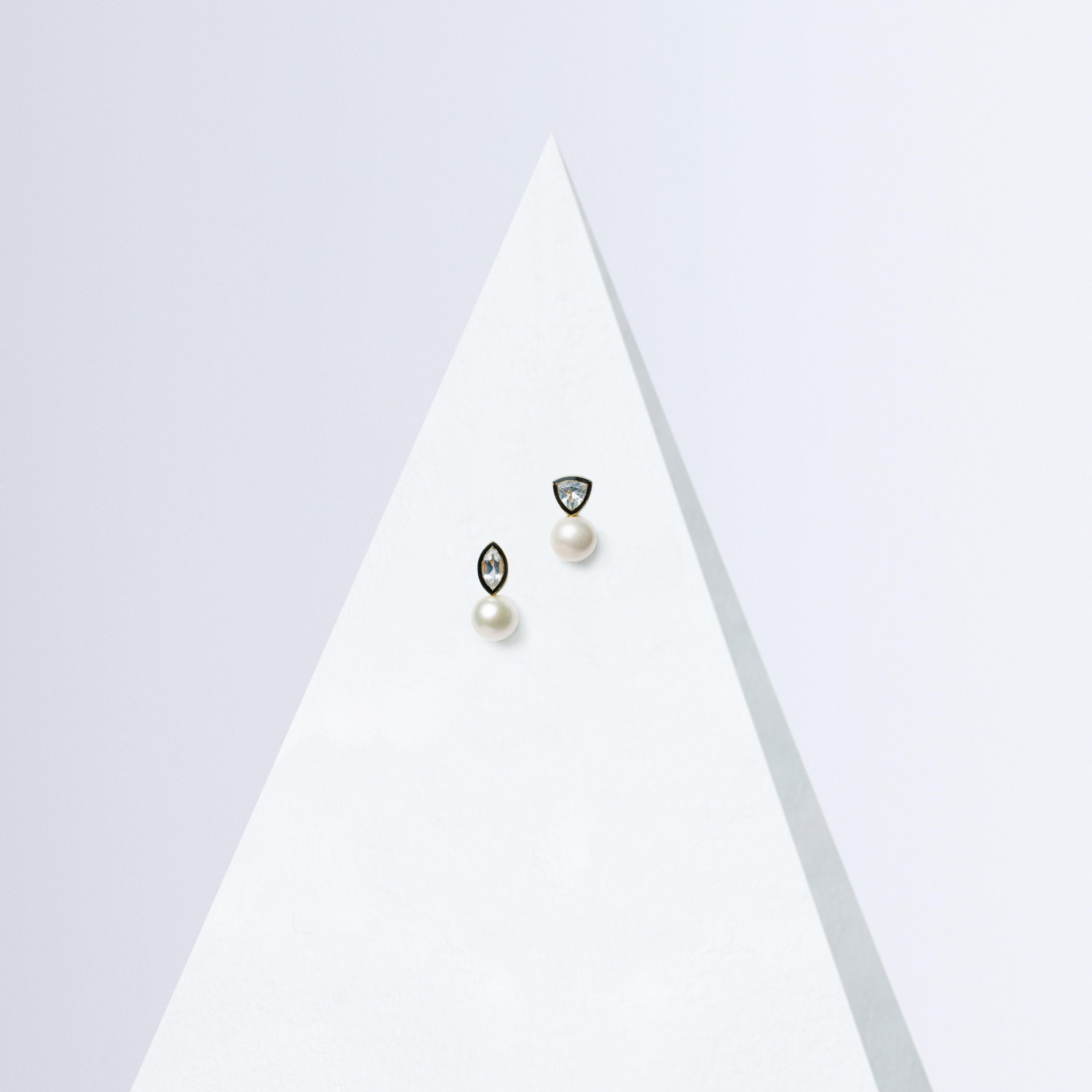 Die Vizcaya-Ohrringe sind eine luxuriöse Ode an die Eleganz des Art Déco. Die schillernden weißen Topas-Steine mit einem Gewicht zwischen 1,10 und 1,25 Karat sind in kühnen Marquise- und Dreiecksschliffen gefasst und setzen ein modernes Statement.