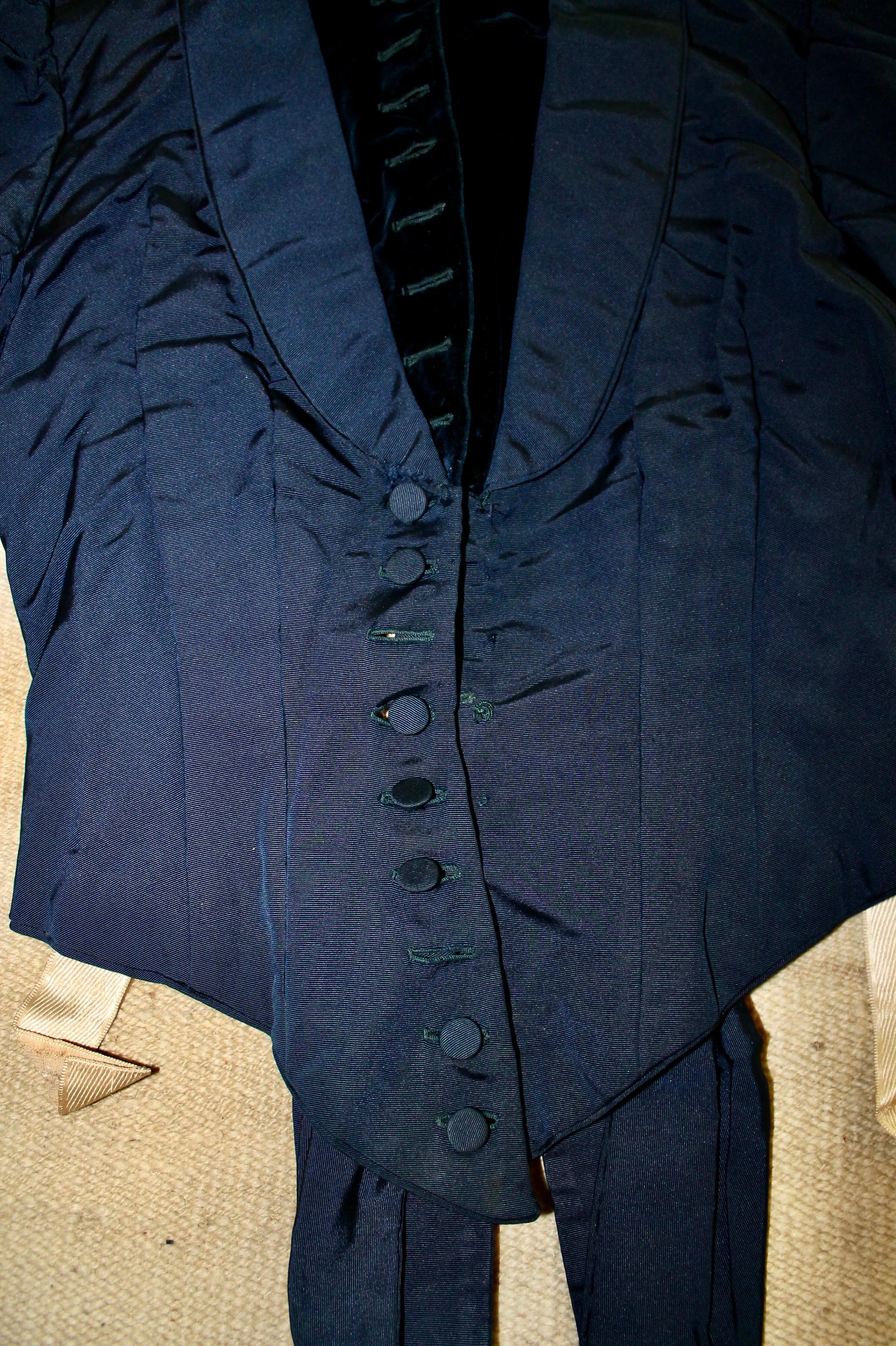 Worth Blaues Moire-Reception-Kleid und Bonnet aus Seide im Angebot 7