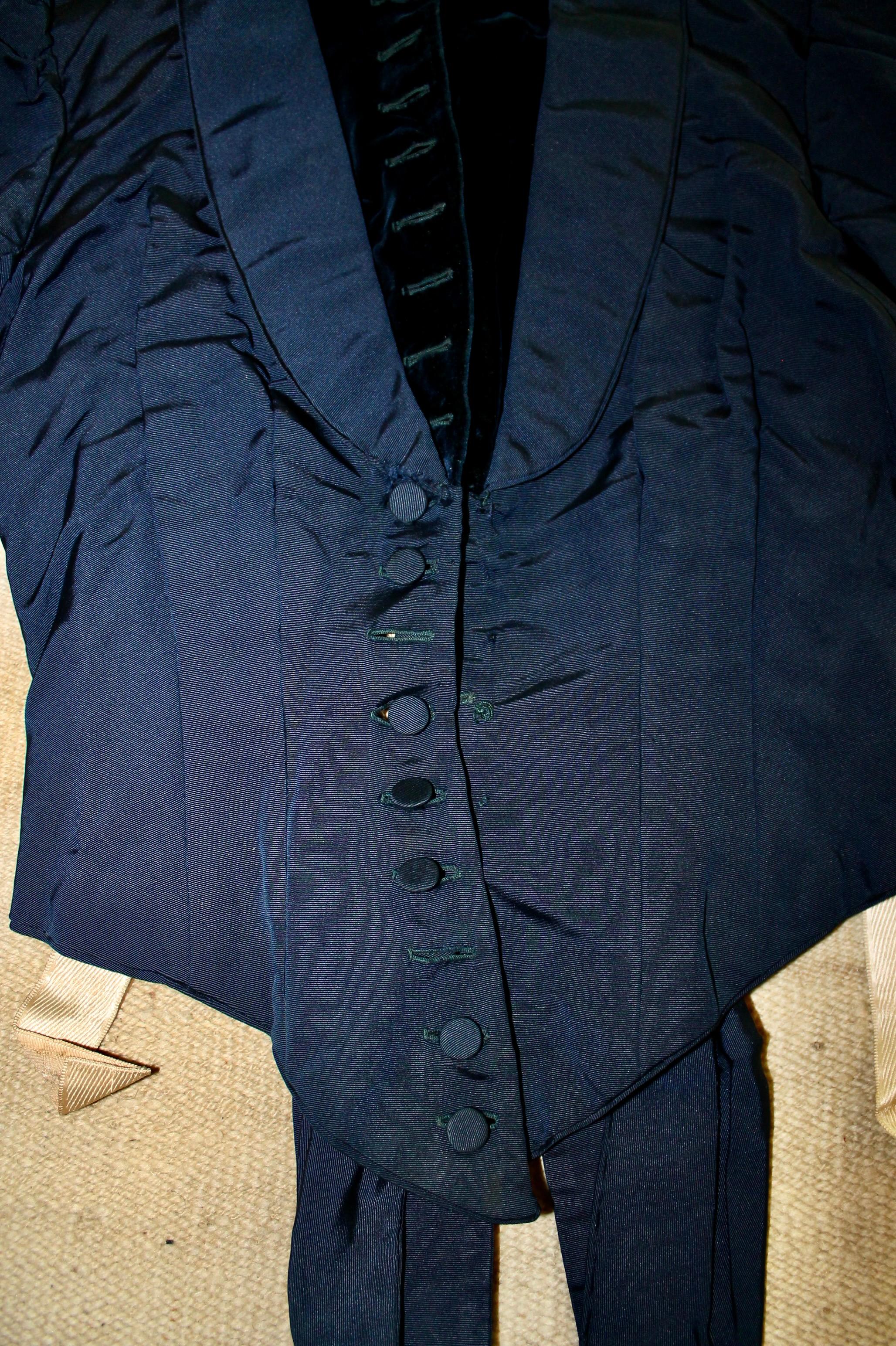 House of Worth Blue Silk Moire Reception Gown and Bonnet For Sale 6