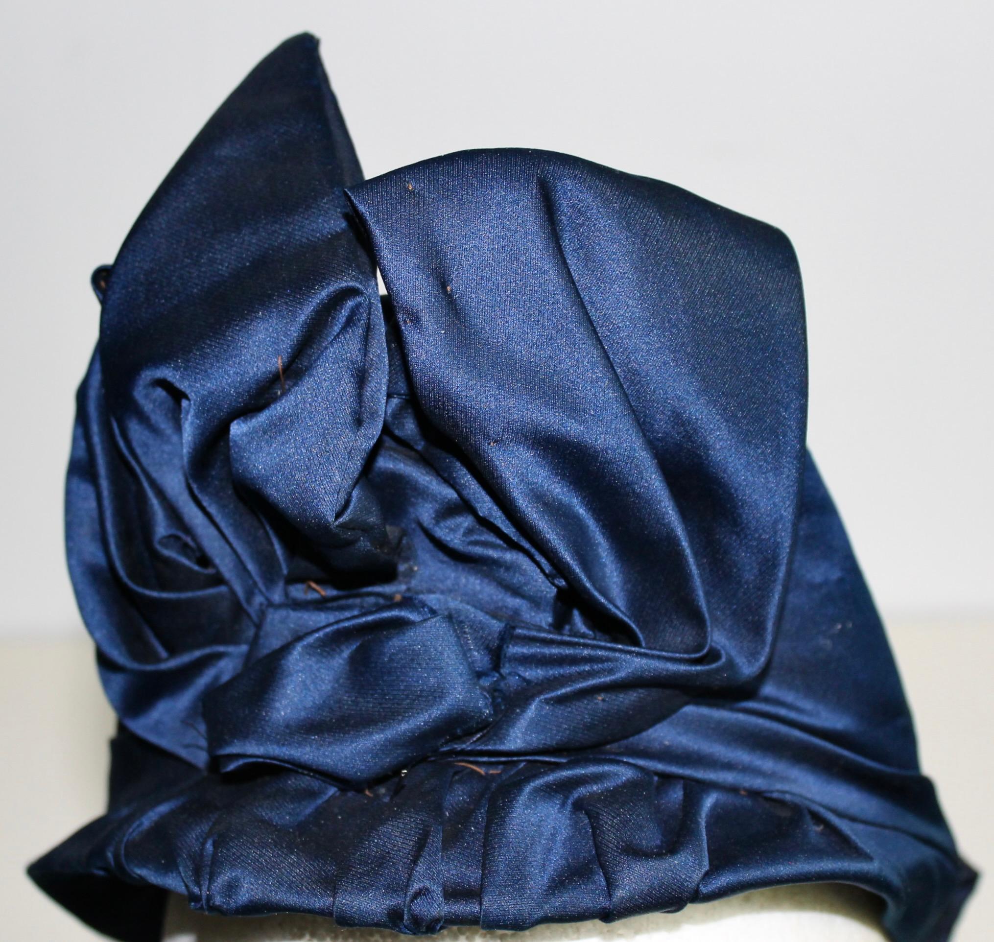 House of Worth Blue Silk Moire Reception Gown and Bonnet For Sale 16