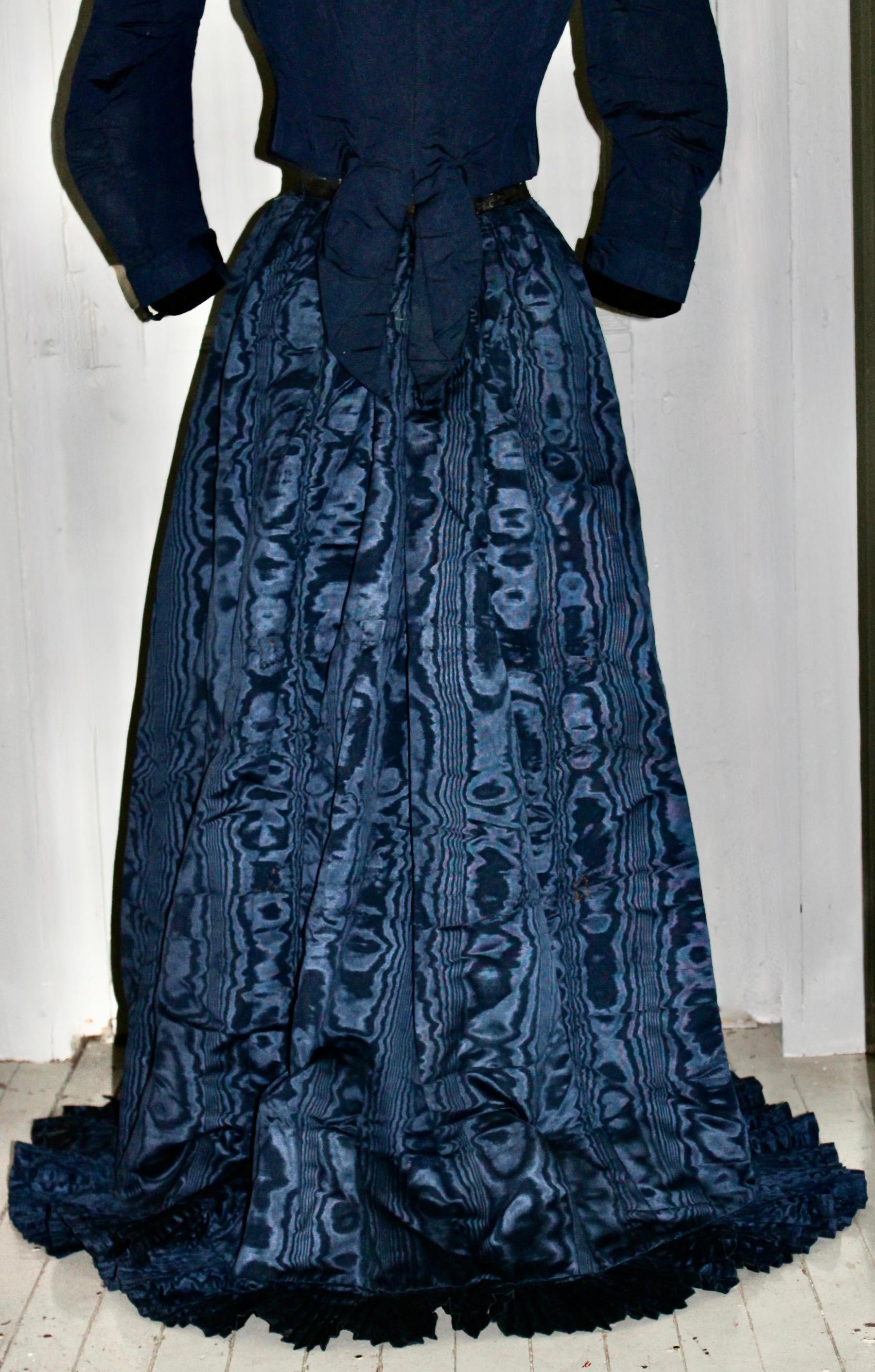 House of Worth Blue Silk Moire Reception Gown and Bonnet For Sale 2