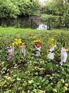 5 vases différents avec fleurs de la maison Scheibe Alsbach, avant 1989