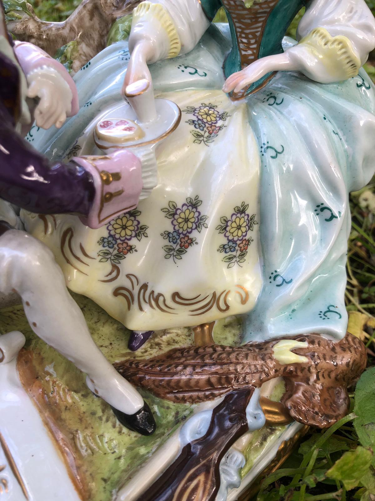 Figures en porcelaine de la maison Scheibe Alsbach « Scène de monnaie dans la Crica 1750 » en vente 3