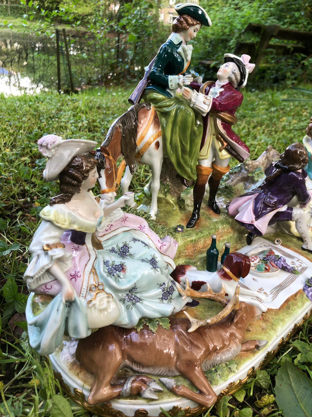 Allemand Figures en porcelaine de la maison Scheibe Alsbach « Scène de monnaie dans la Crica 1750 » en vente