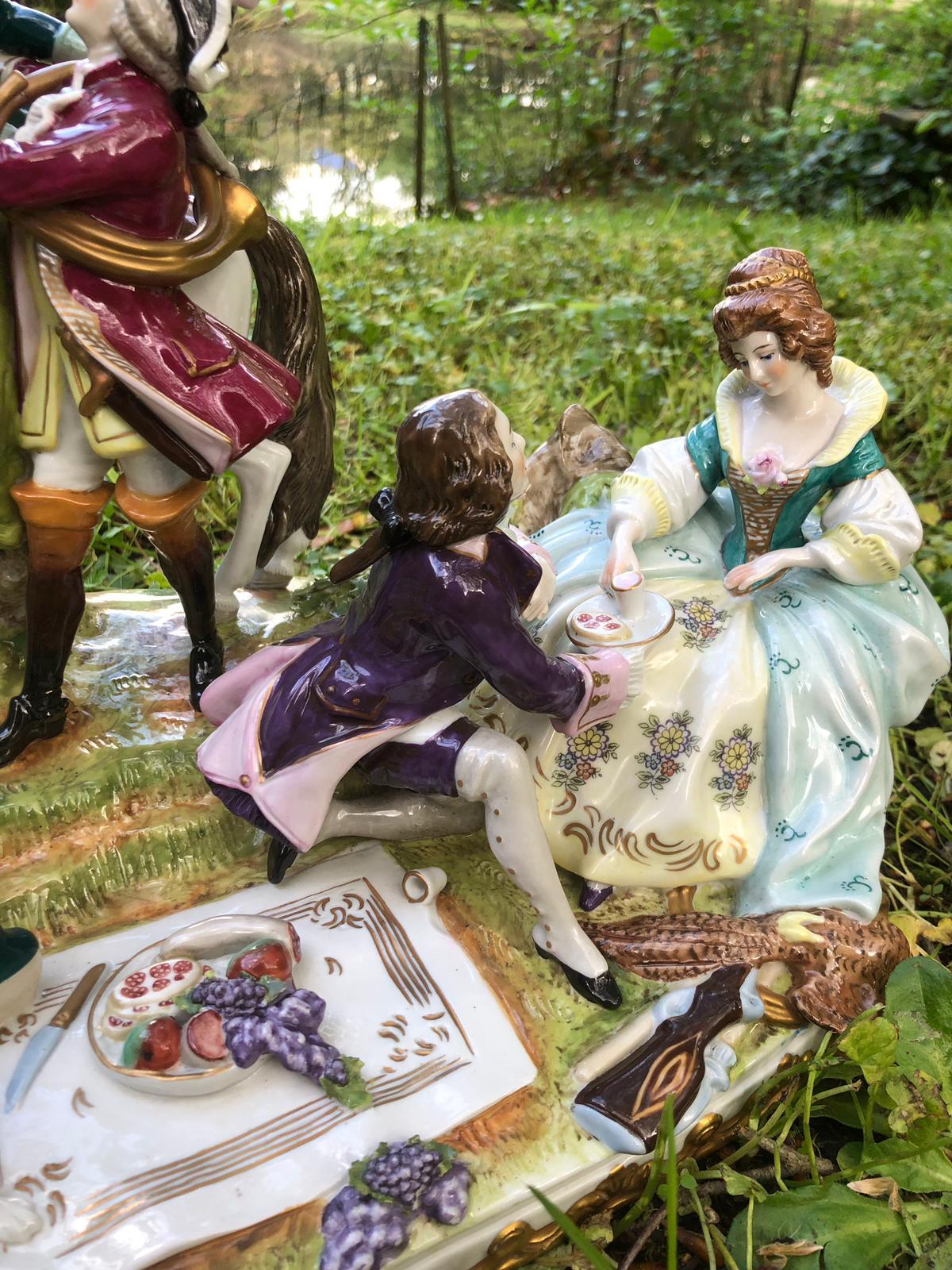 Peint à la main Figures en porcelaine de la maison Scheibe Alsbach « Scène de monnaie dans la Crica 1750 » en vente