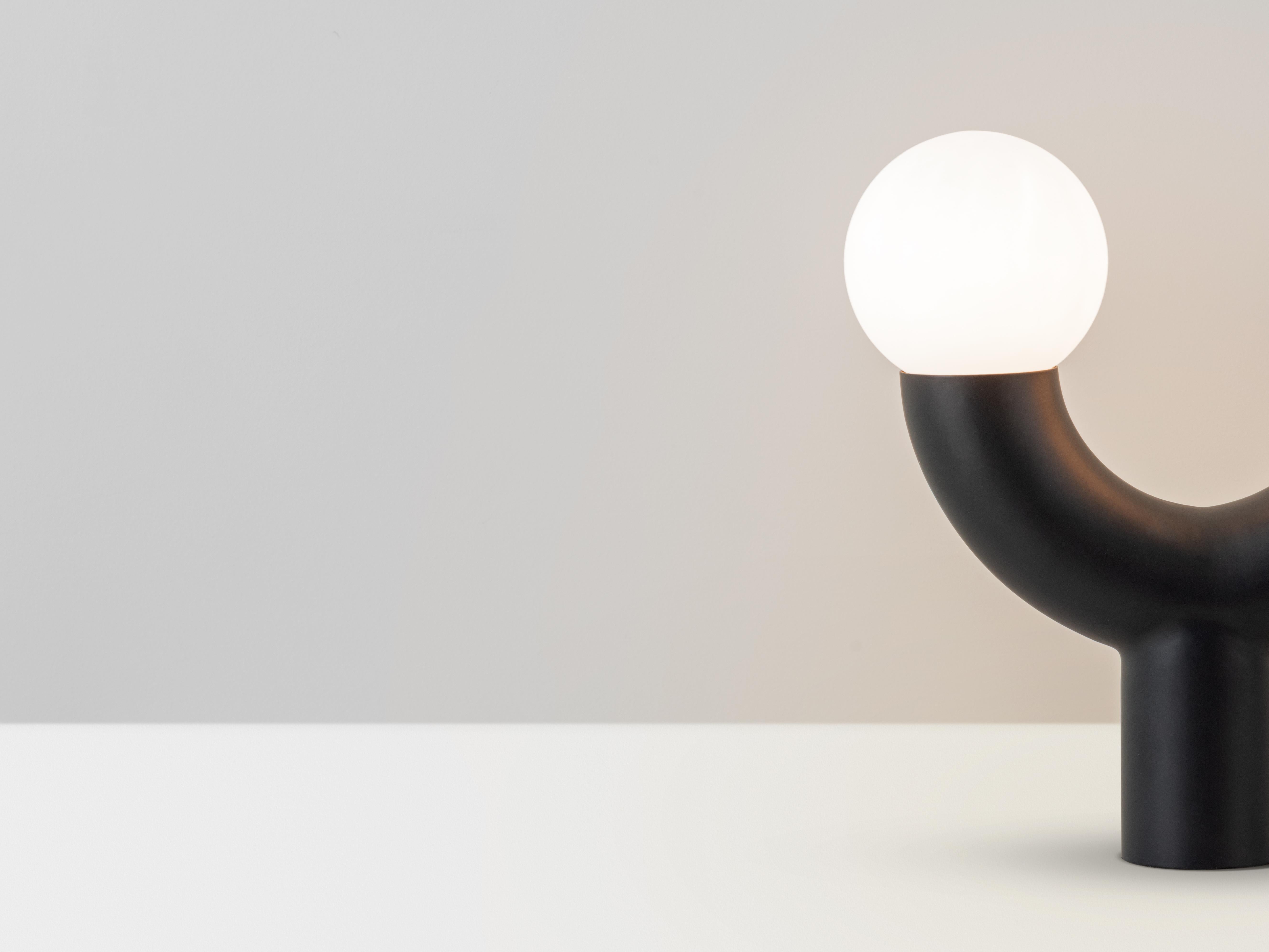 XXIe siècle et contemporain Lampe de table tubulaire gris anthracite Houseof Brass en vente