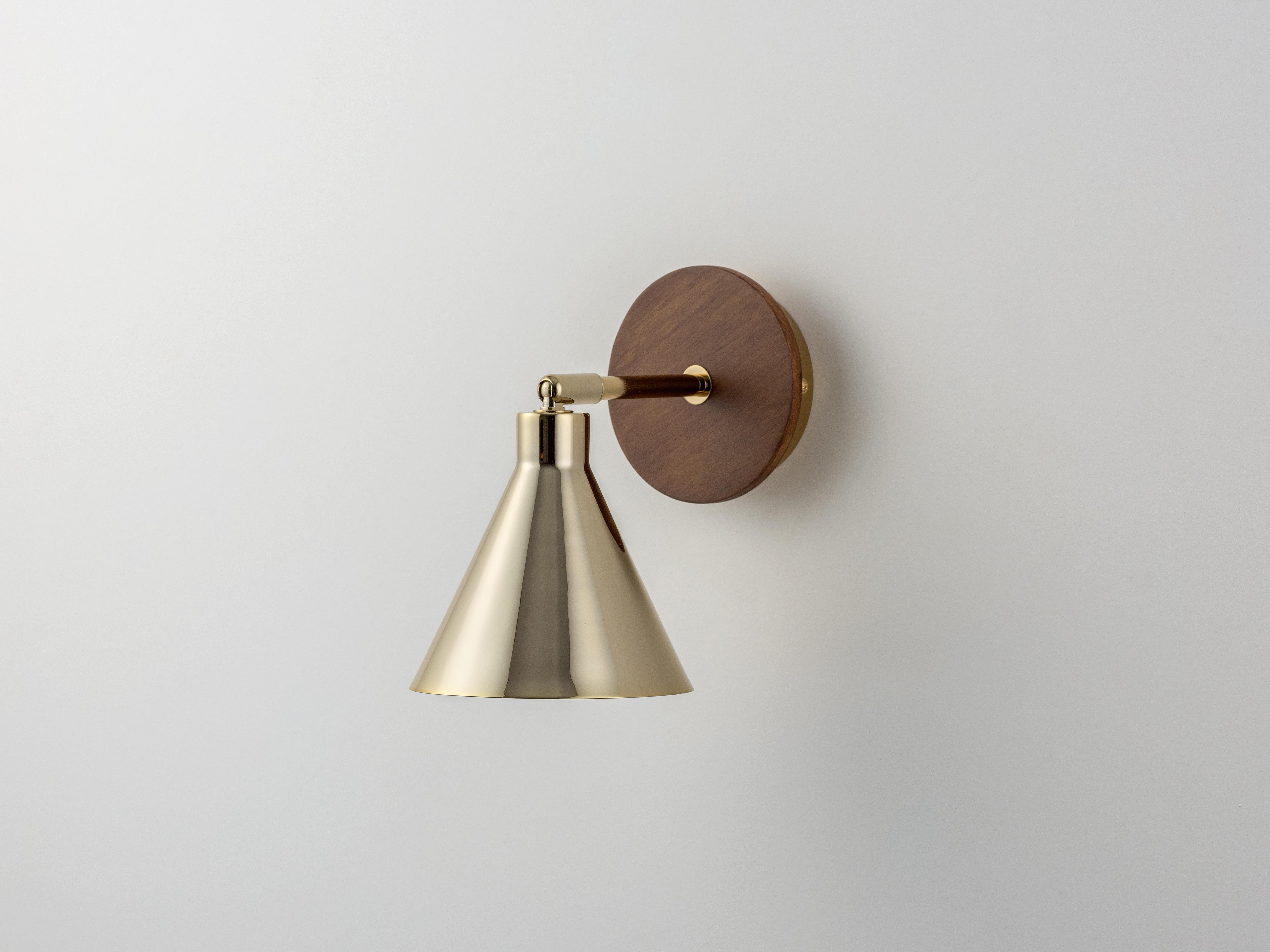 Scandinave moderne Houseof Brass Applique murale en forme de cône en vente