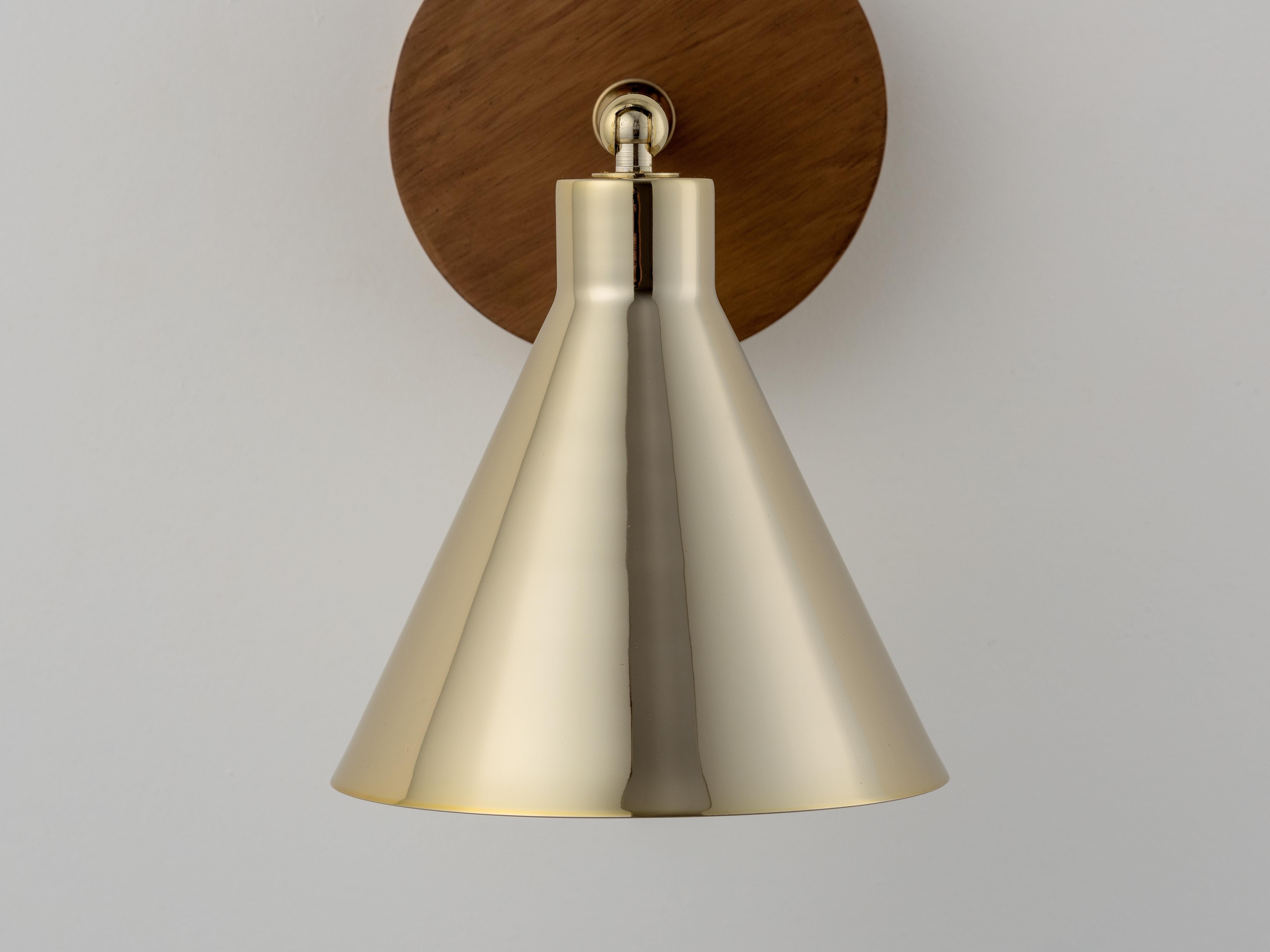 XXIe siècle et contemporain Houseof Brass Applique murale en forme de cône en vente