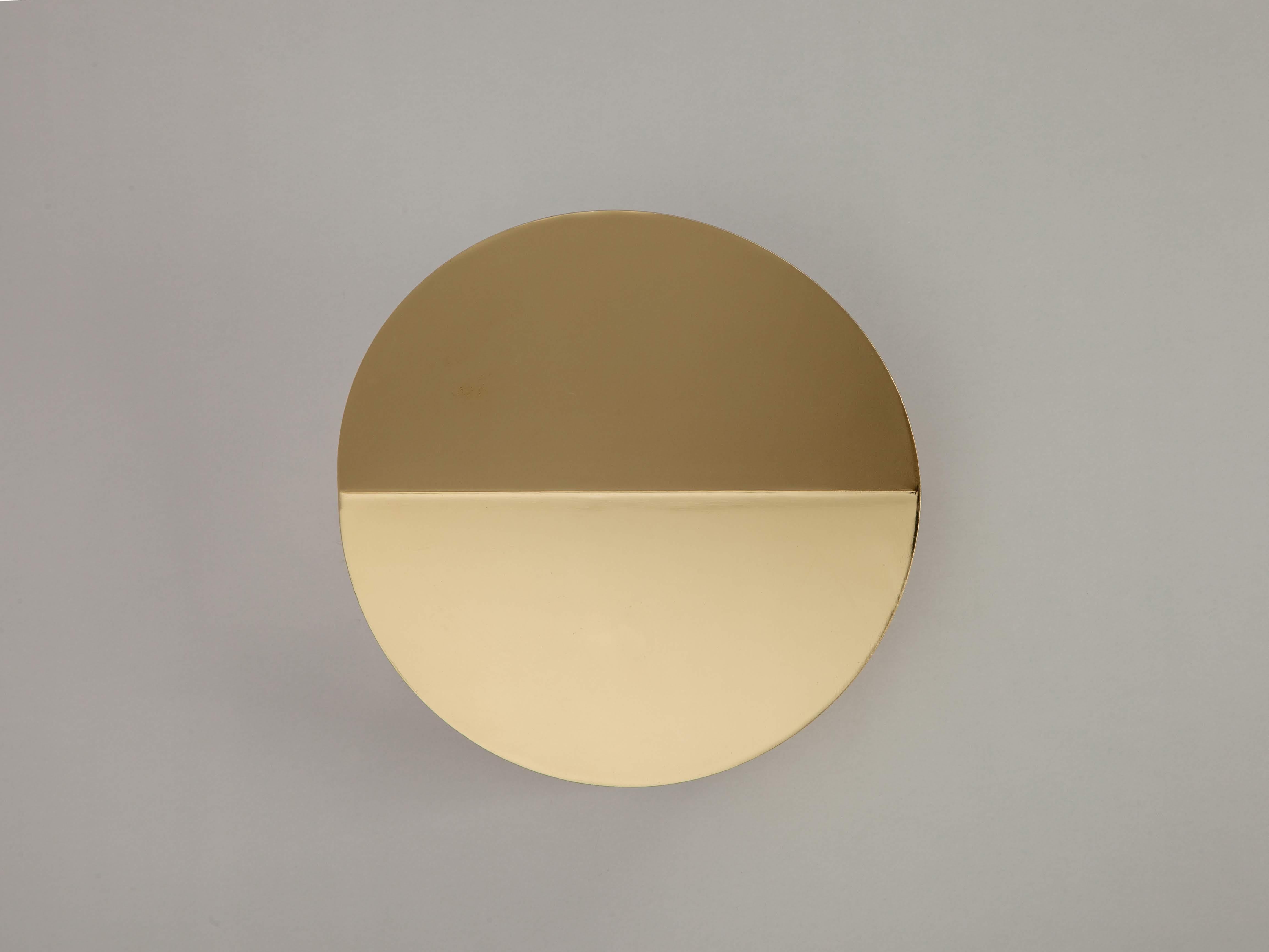 This versatile, low-profile wall light is part of the houseof diffuser family. The round shade folds to diffuses a warm illuminating glow. Ideal for a living space or bedroom. Brass is a stylish finish to this contemporary design. A popular neutral