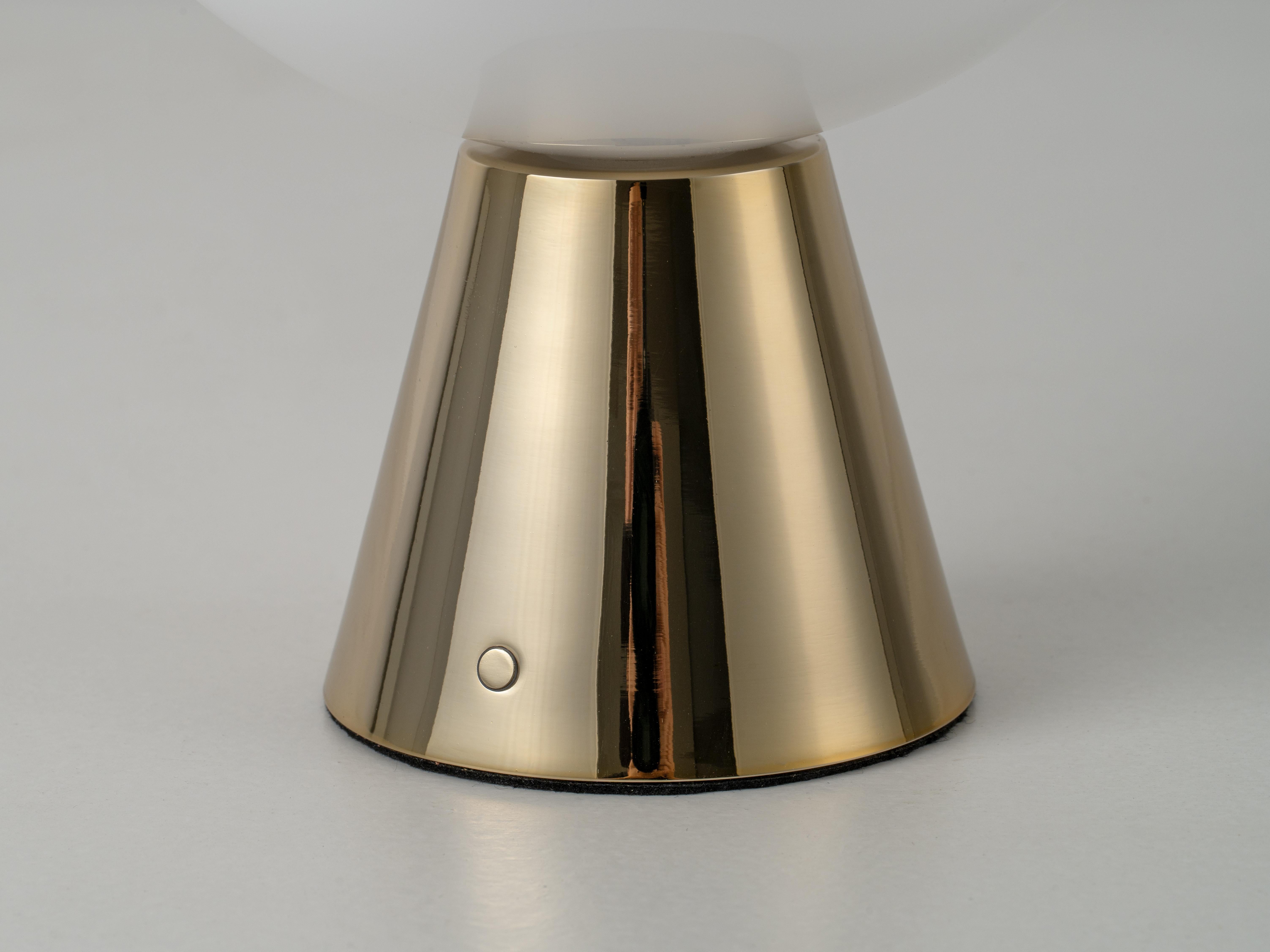 Chinois Houseof Brass dome cordless table lamp en vente