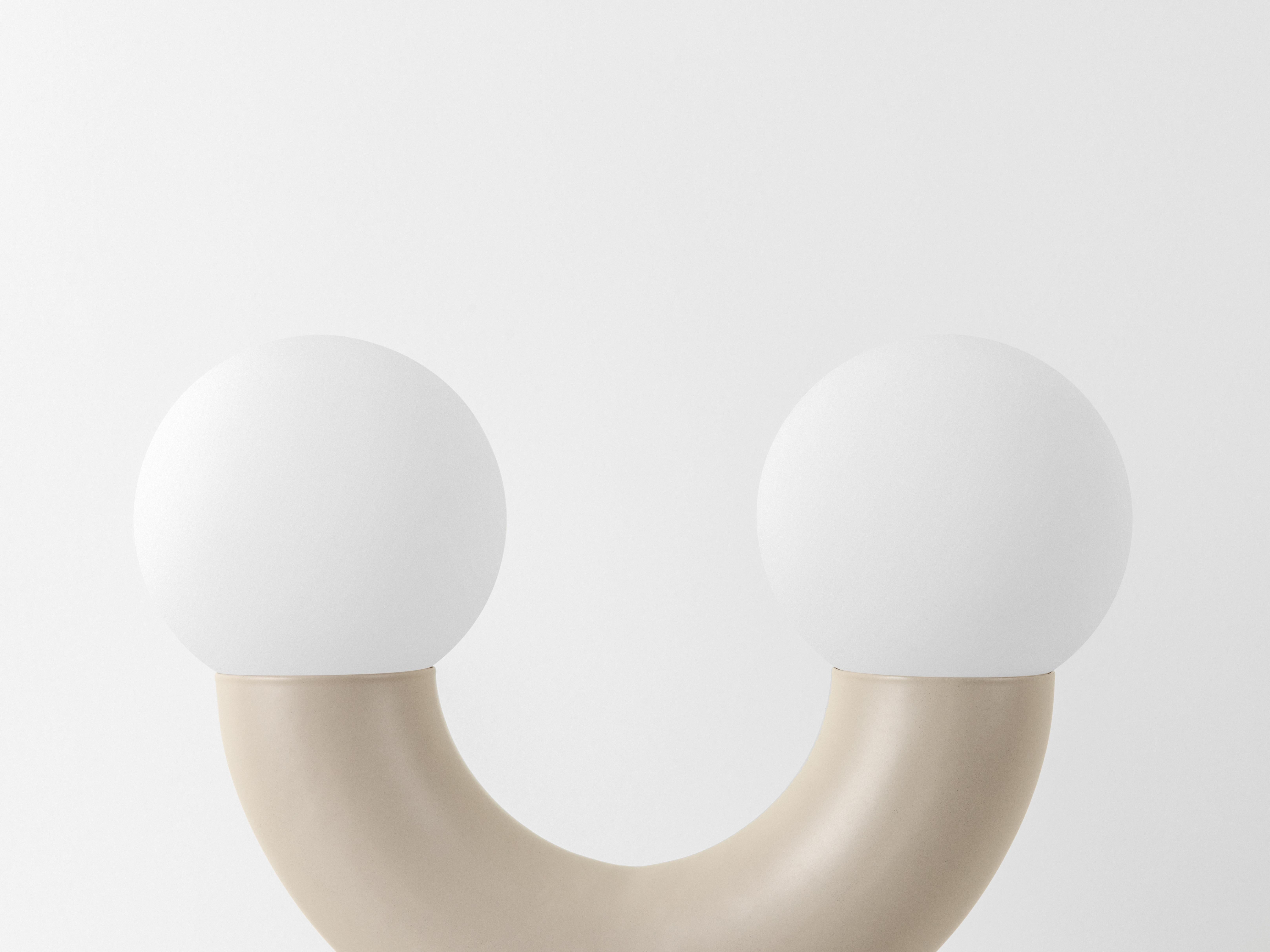 XXIe siècle et contemporain Lampe de bureau  tube en laiton blanc sable Houseof Brass en vente
