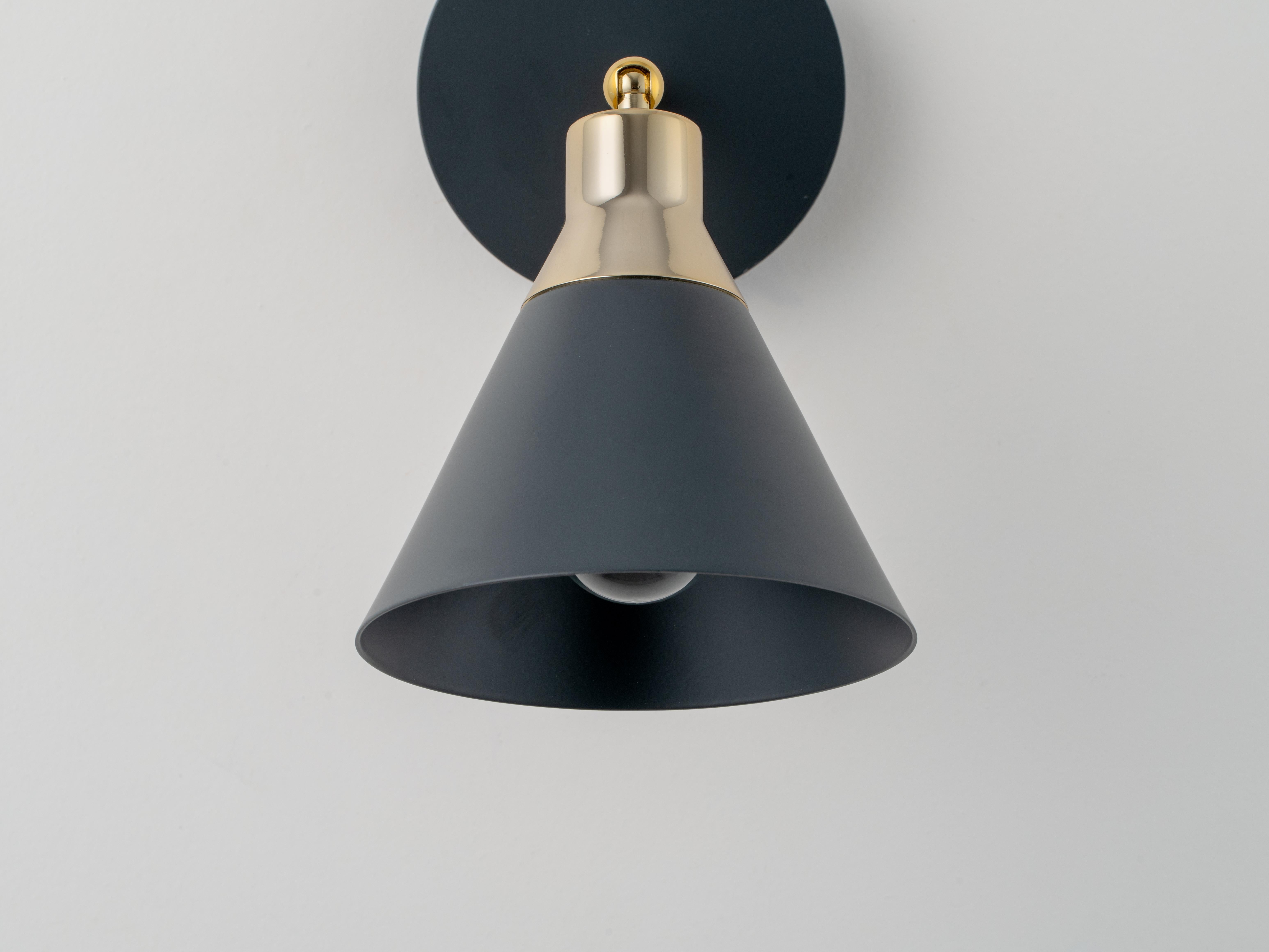 XXI secolo e contemporaneo Houseof Lampada da parete a cono grigio carbone in vendita