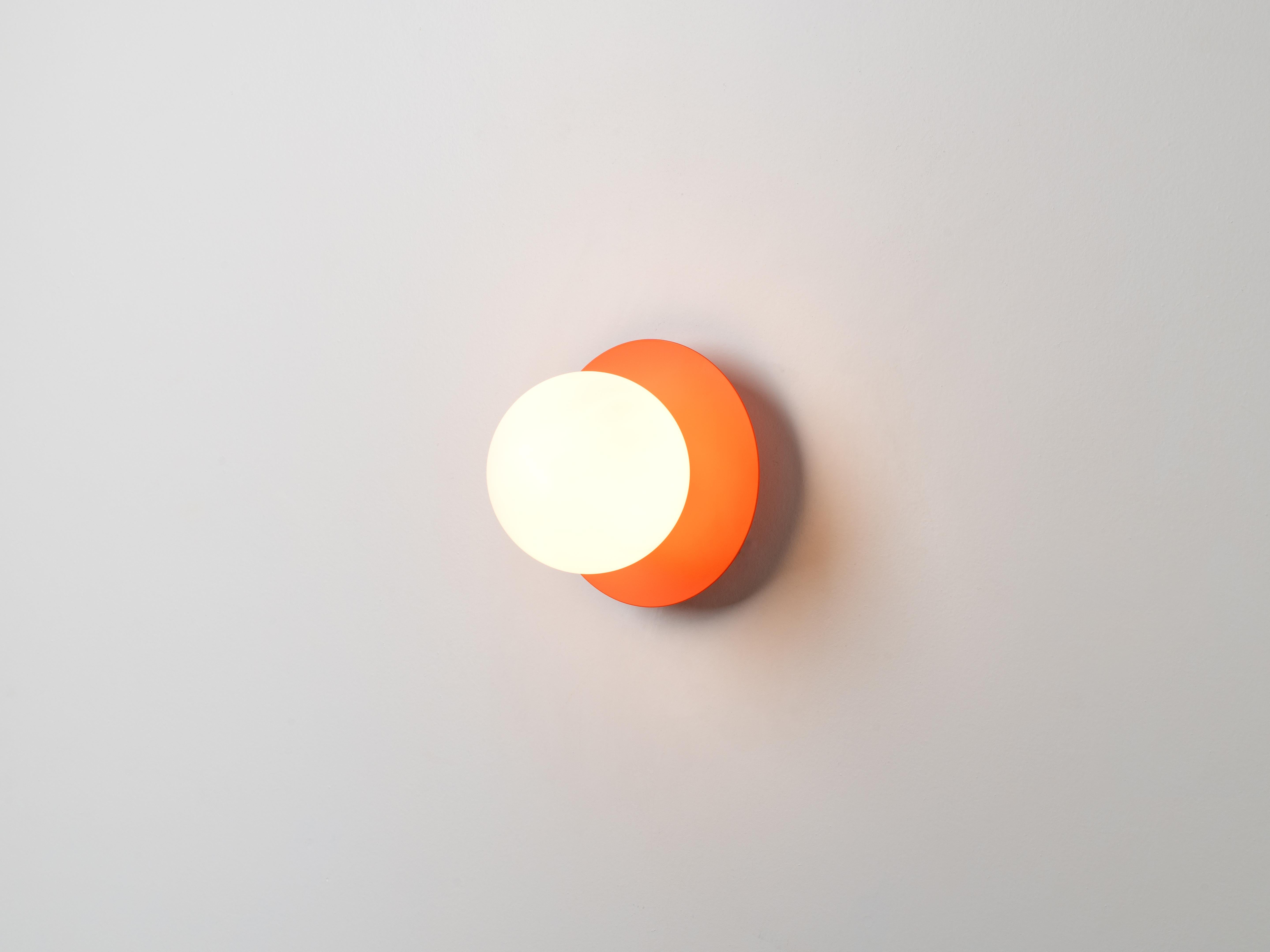 Chinois Houseof Peel orange opal disk wall light en vente