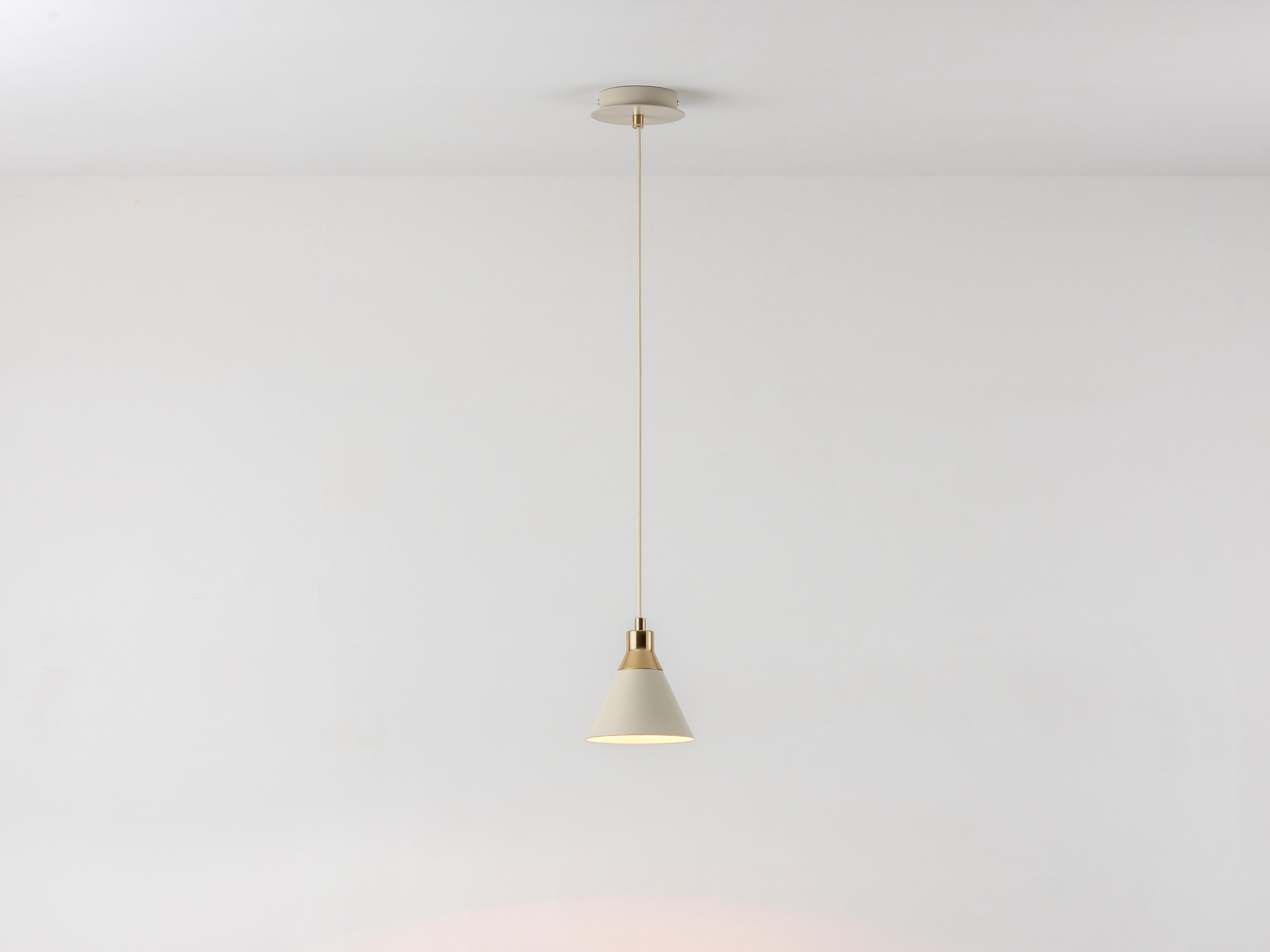 Mid-Century moderno Houseof Sand, lampada a sospensione a cono per soffitto in vendita
