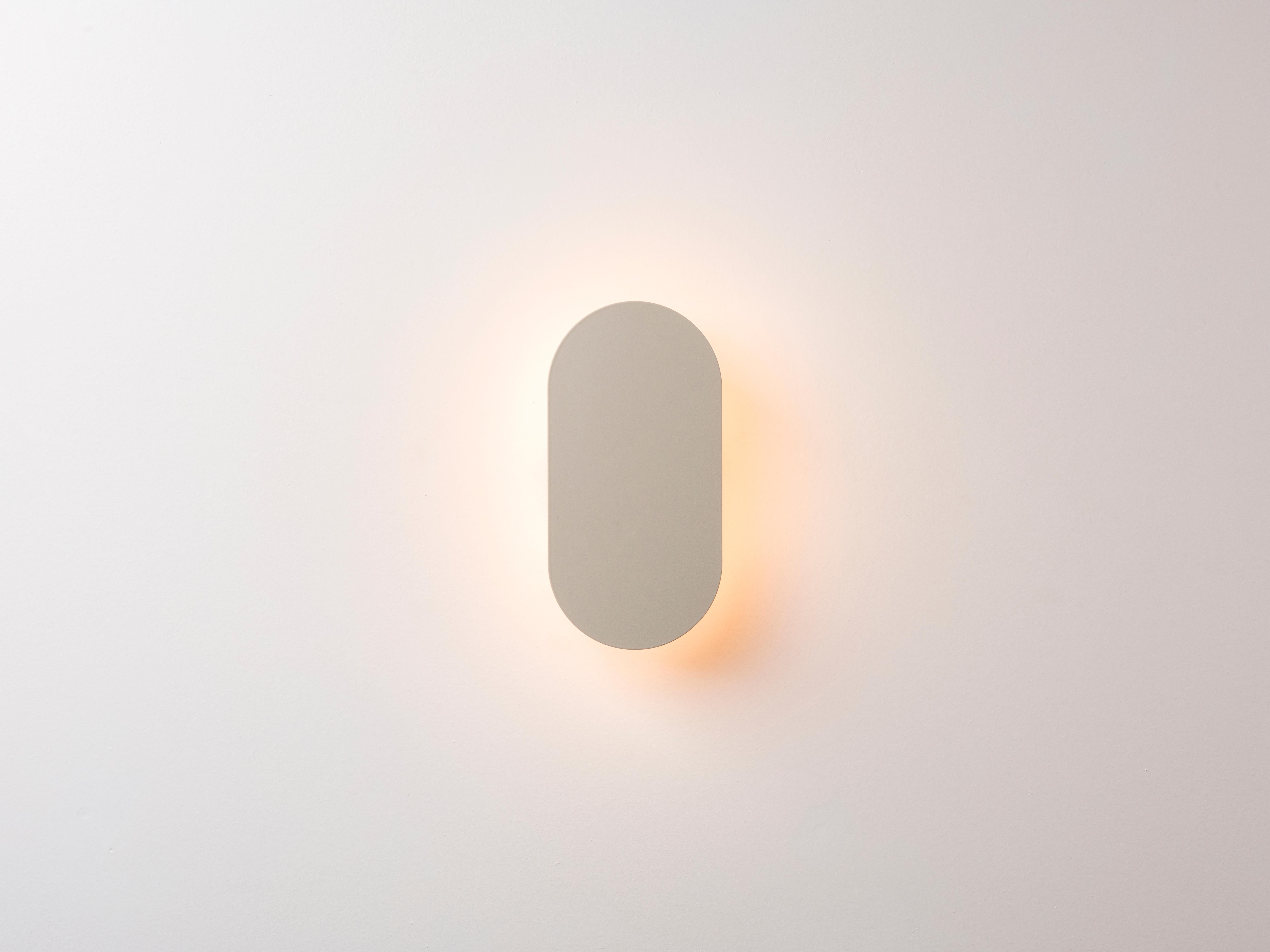 Le nostre mini lampade da parete con diffusore sono uno strumento di espressione personale, sia in interni che in esterni. Con grado di protezione IP44, sono impermeabili e sicuri per l'esterno. Disponibile nei colori giallo allegro, grigio
