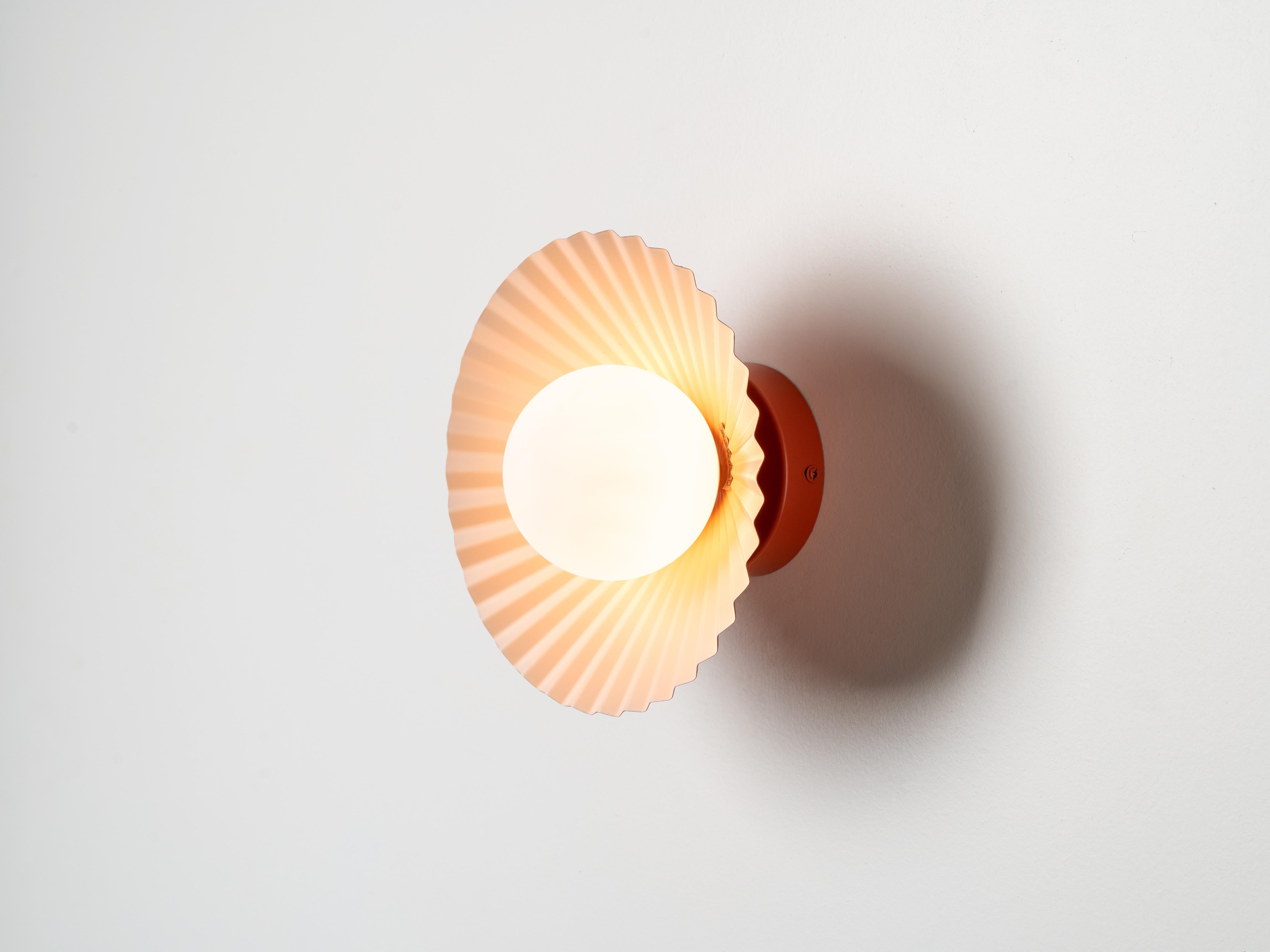 Mid-Century moderno Houseof The Pleat lampada da parete e da incasso a soffitto in vendita