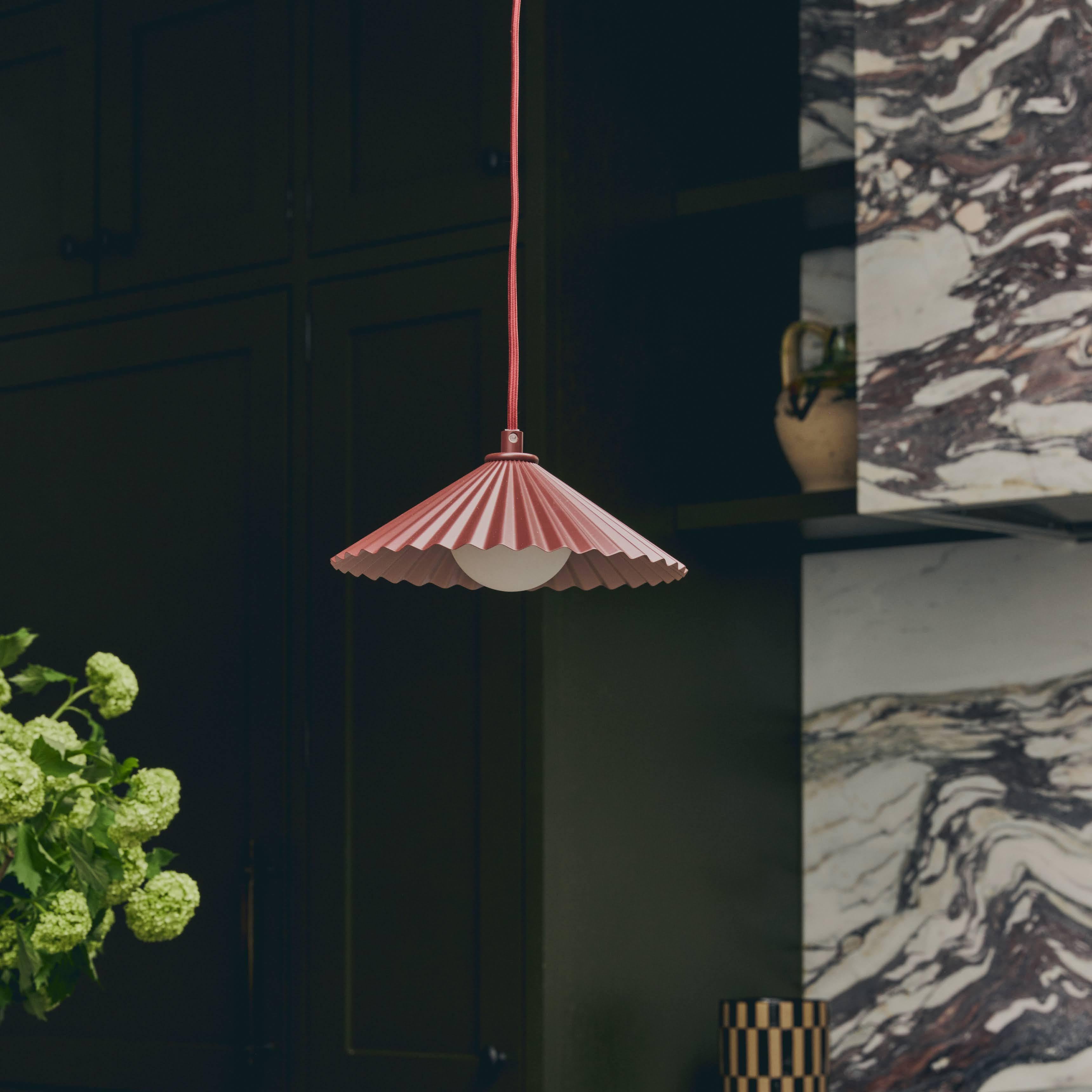 Mid-Century moderno Houseof La piccola lampada da soffitto a pieghe in vendita