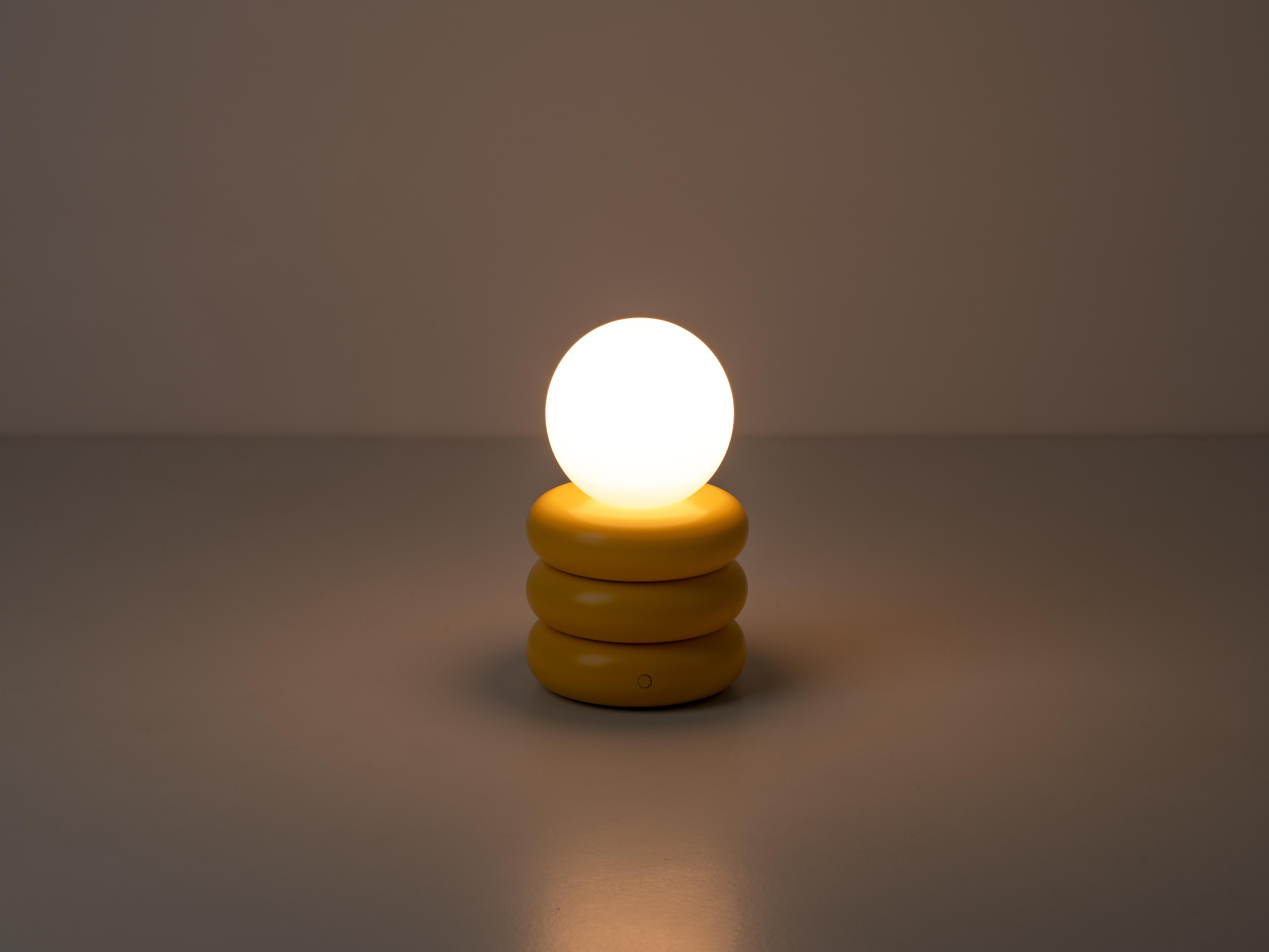Cinese Houseof Yolk lampada da tavolo senza fili gialla