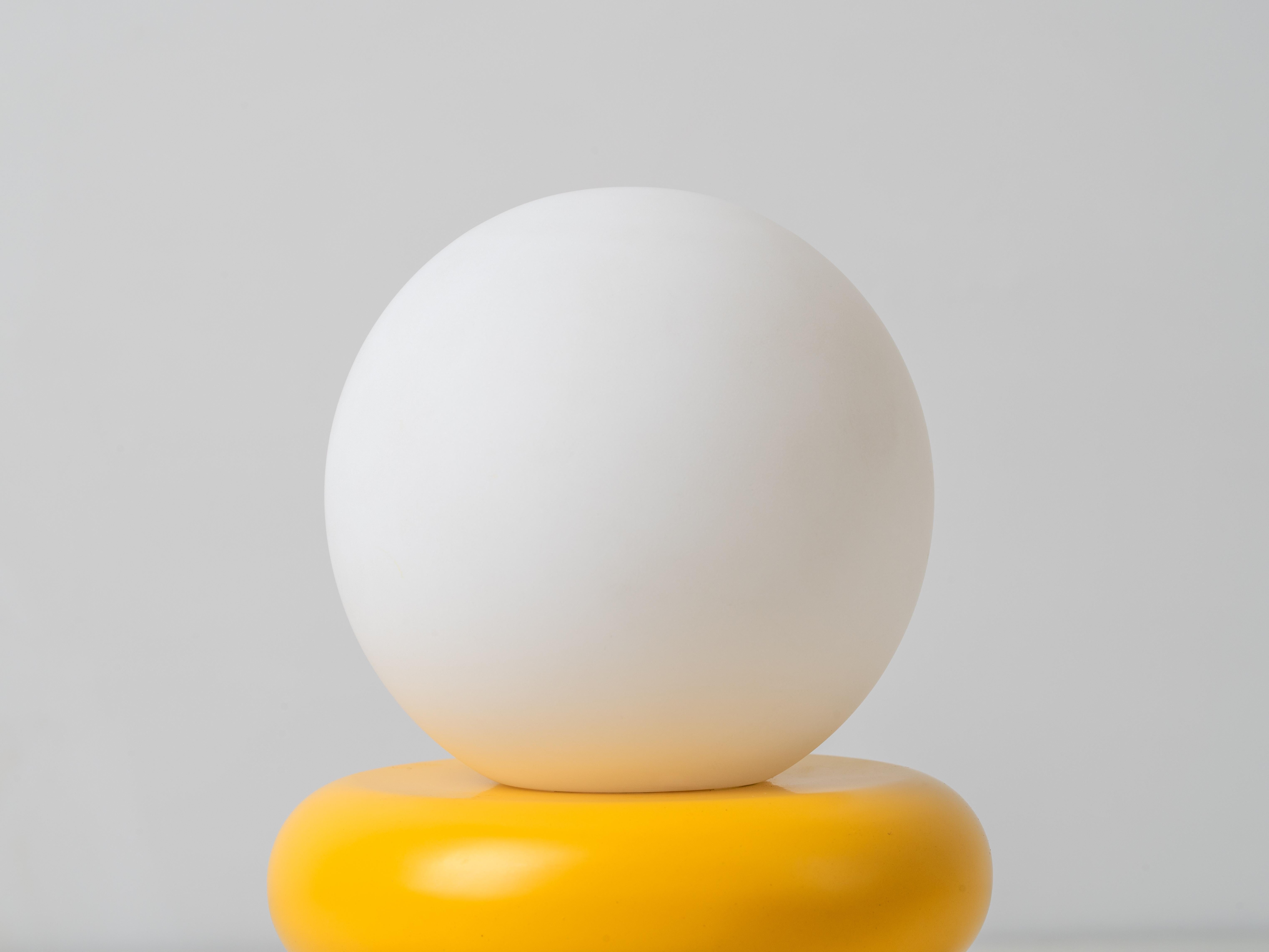 XXI secolo e contemporaneo Houseof Yolk lampada da tavolo senza fili gialla