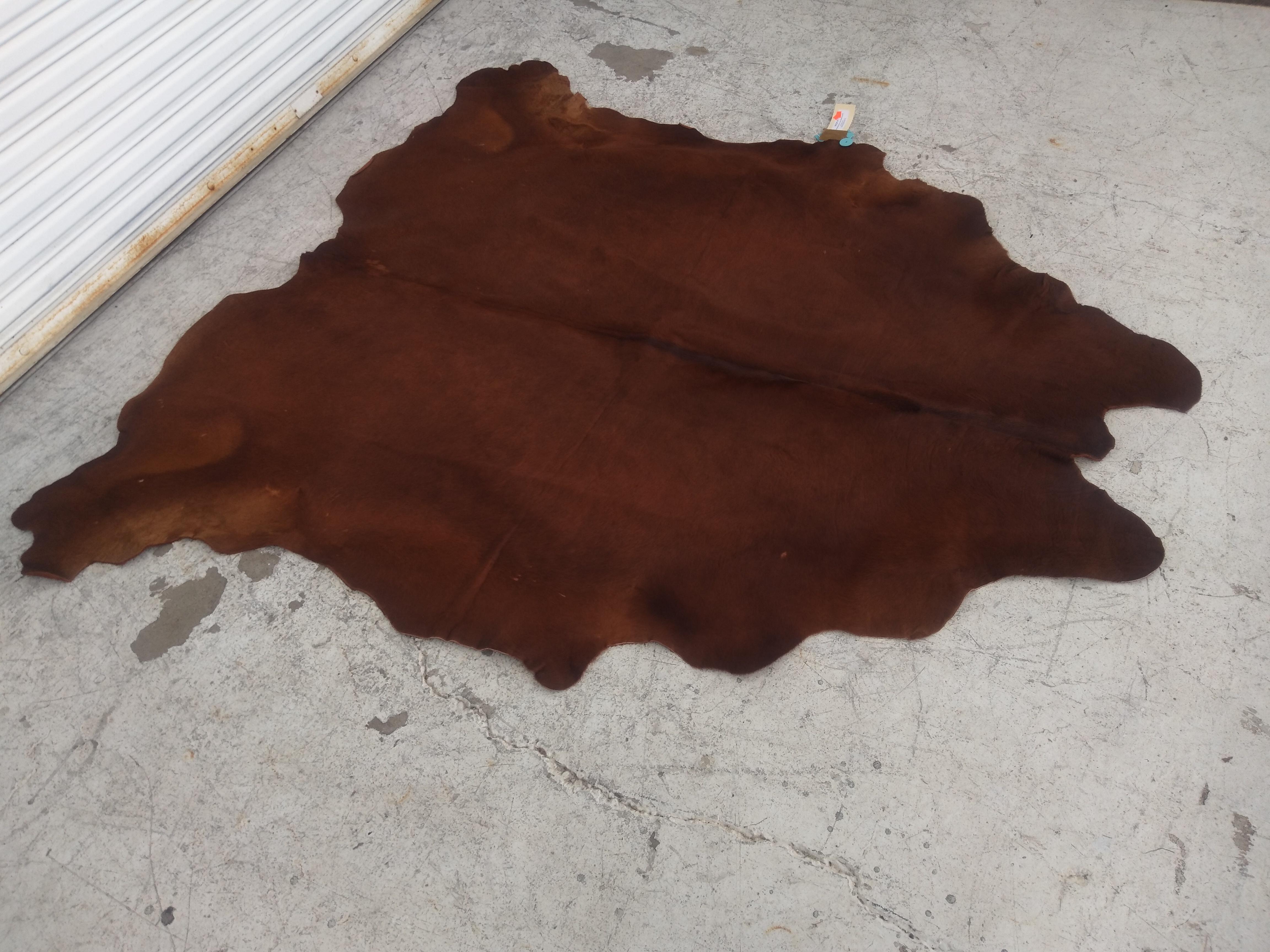 Cuir de vache Peau de vache de Houston Livestock and Rodeo Beautiful Brown en vente
