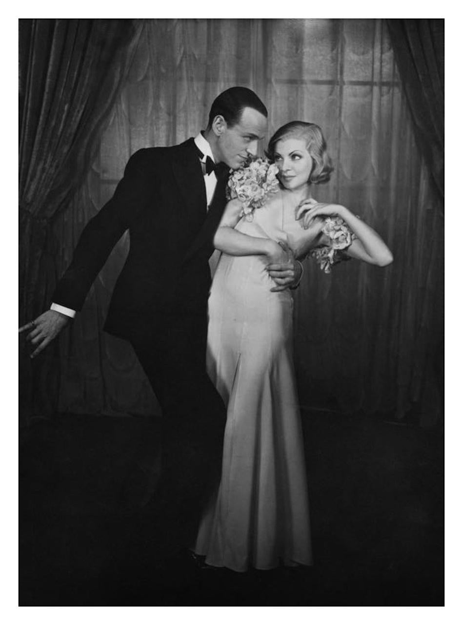 Astaire und Luce" von Houston Rogers (1901-70)
Fred Astaire (1899-1987) und Claire Luce (1903-89) in "The Gay Divorce", 1932.
© Victoria and Albert Museum, London

Papierformat 24 x 20 Zoll / 60 x 50 cm 
Gedruckt im Jahr 2022 - hergestellt von der
