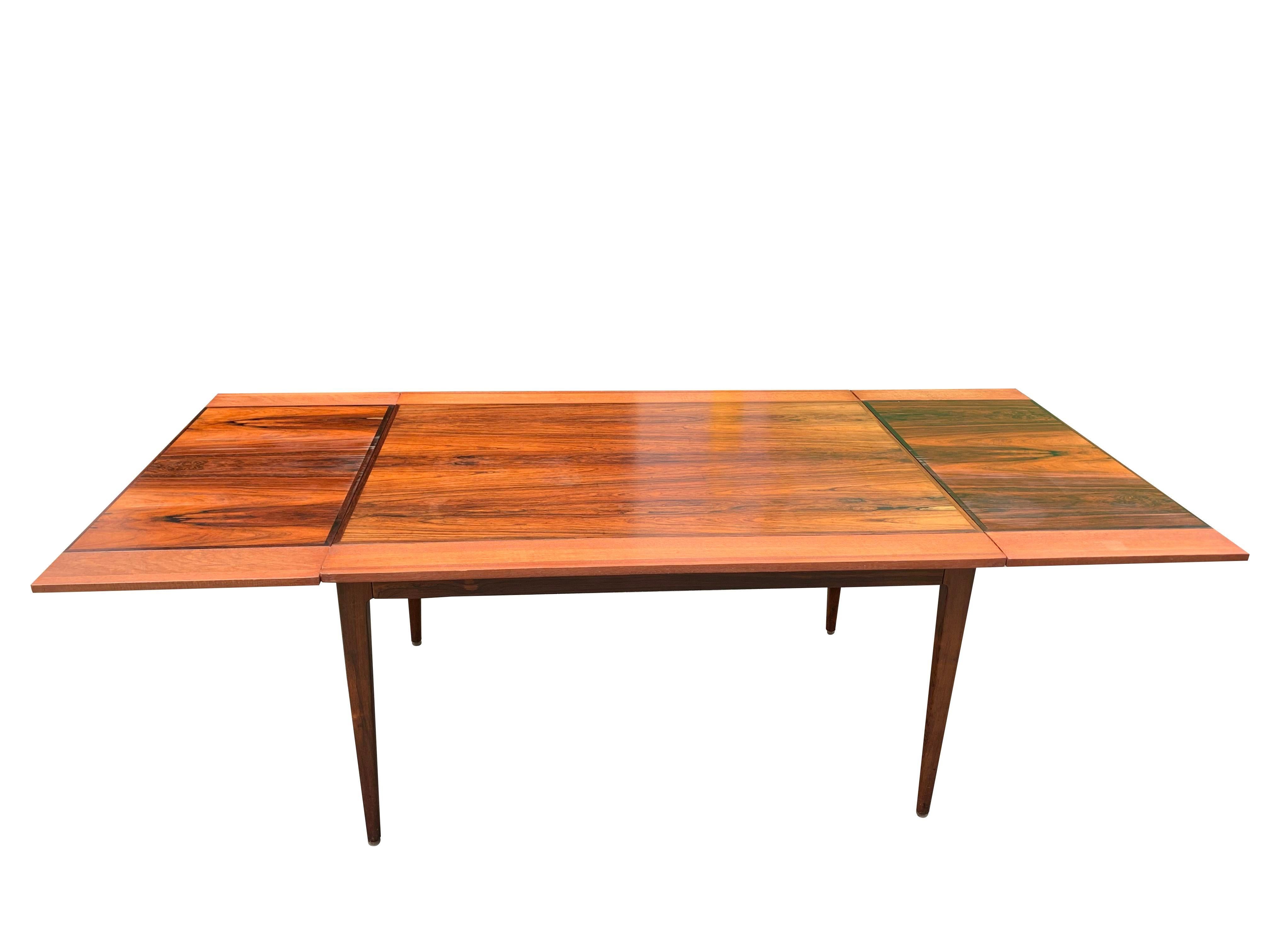 Hovmand Olsen table de salle à manger moderne du milieu du siècle dernier en bois de rose avec feuilles rétractables en vente 4
