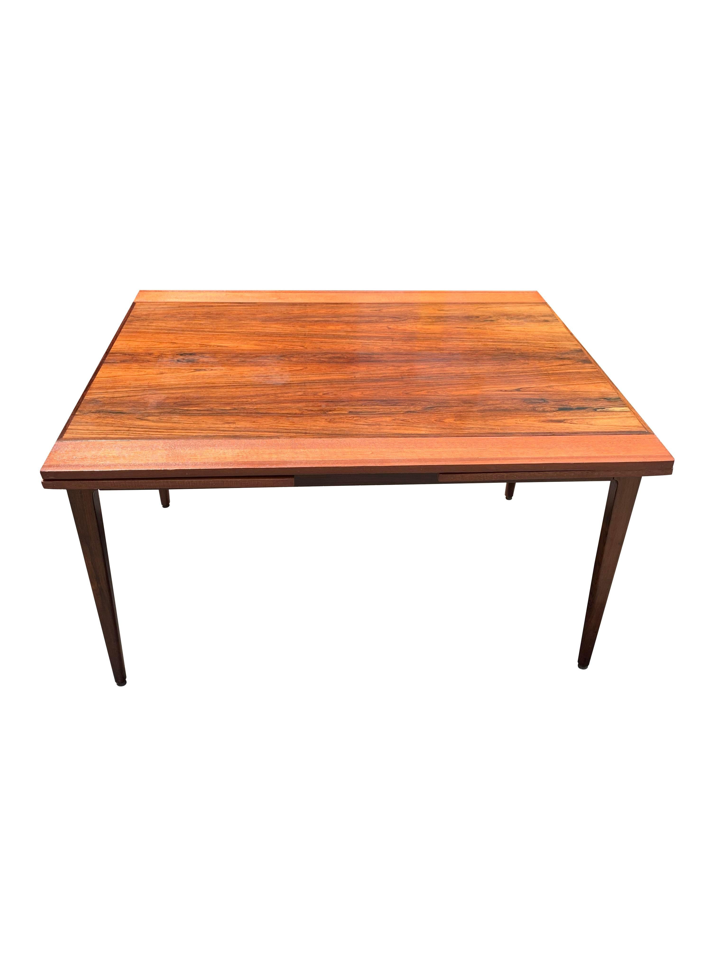 Mid-Century Modern Hovmand Olsen table de salle à manger moderne du milieu du siècle dernier en bois de rose avec feuilles rétractables en vente