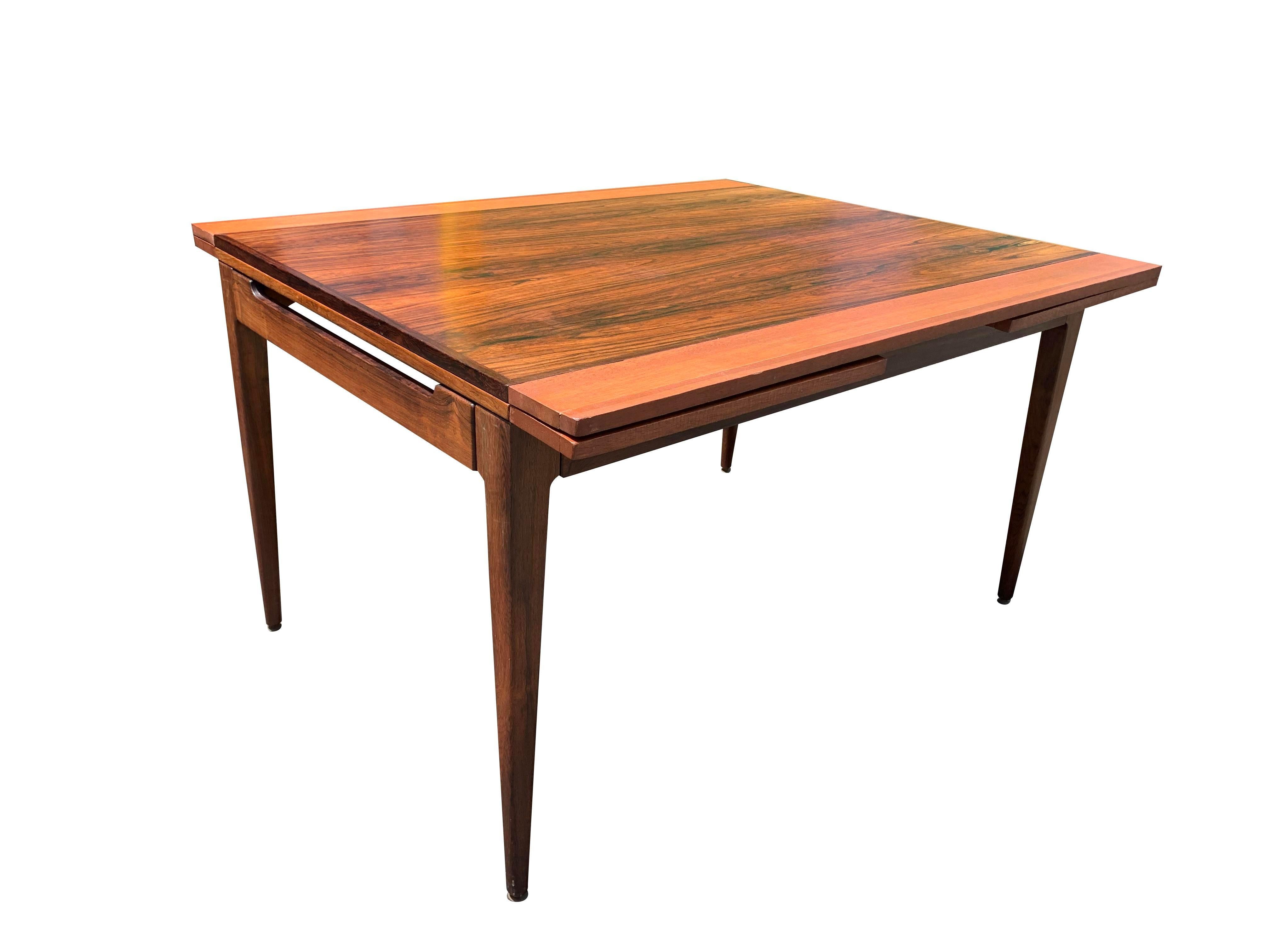 Danois Hovmand Olsen table de salle à manger moderne du milieu du siècle dernier en bois de rose avec feuilles rétractables en vente