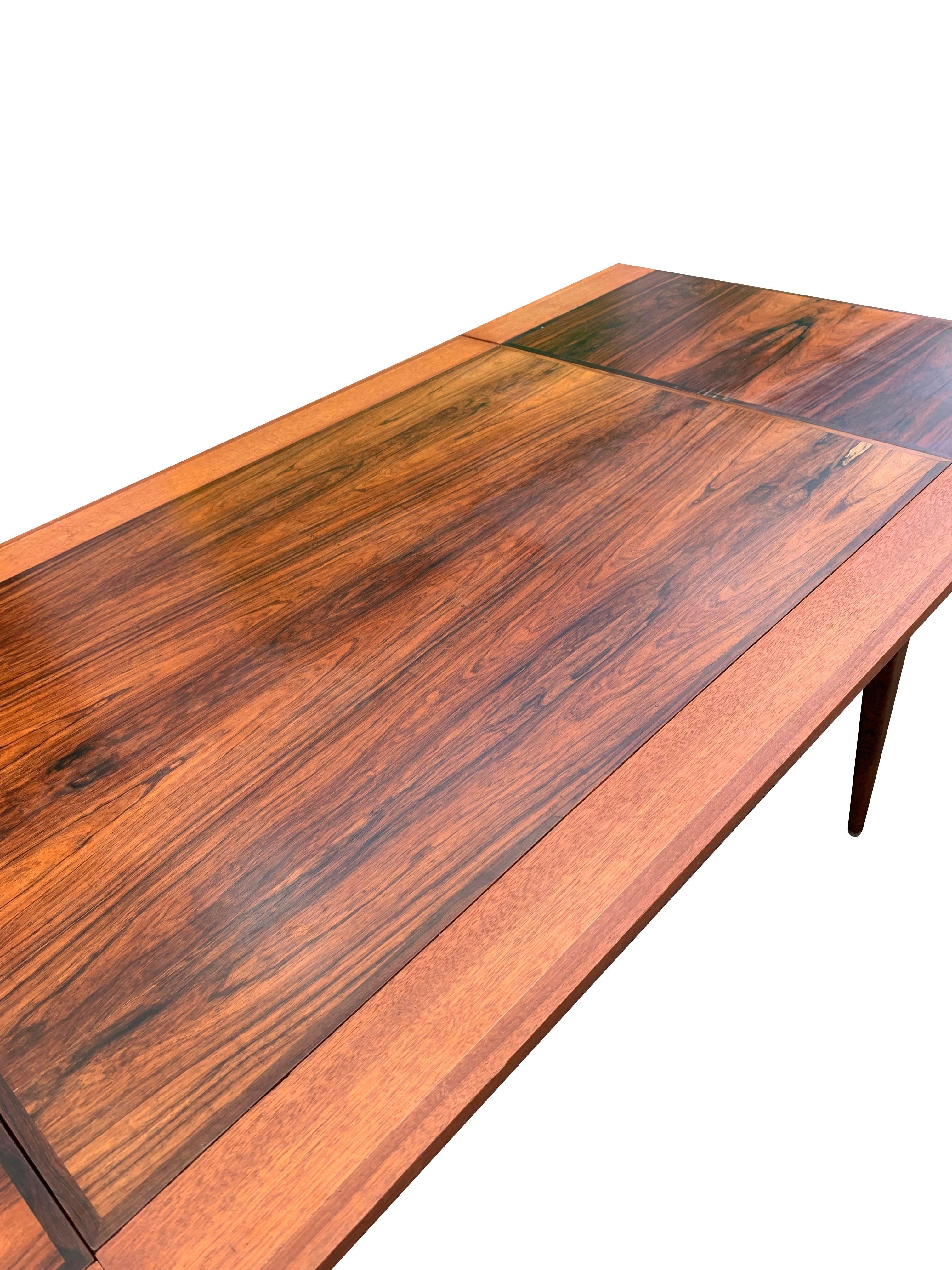 Hovmand Olsen table de salle à manger moderne du milieu du siècle dernier en bois de rose avec feuilles rétractables en vente 1