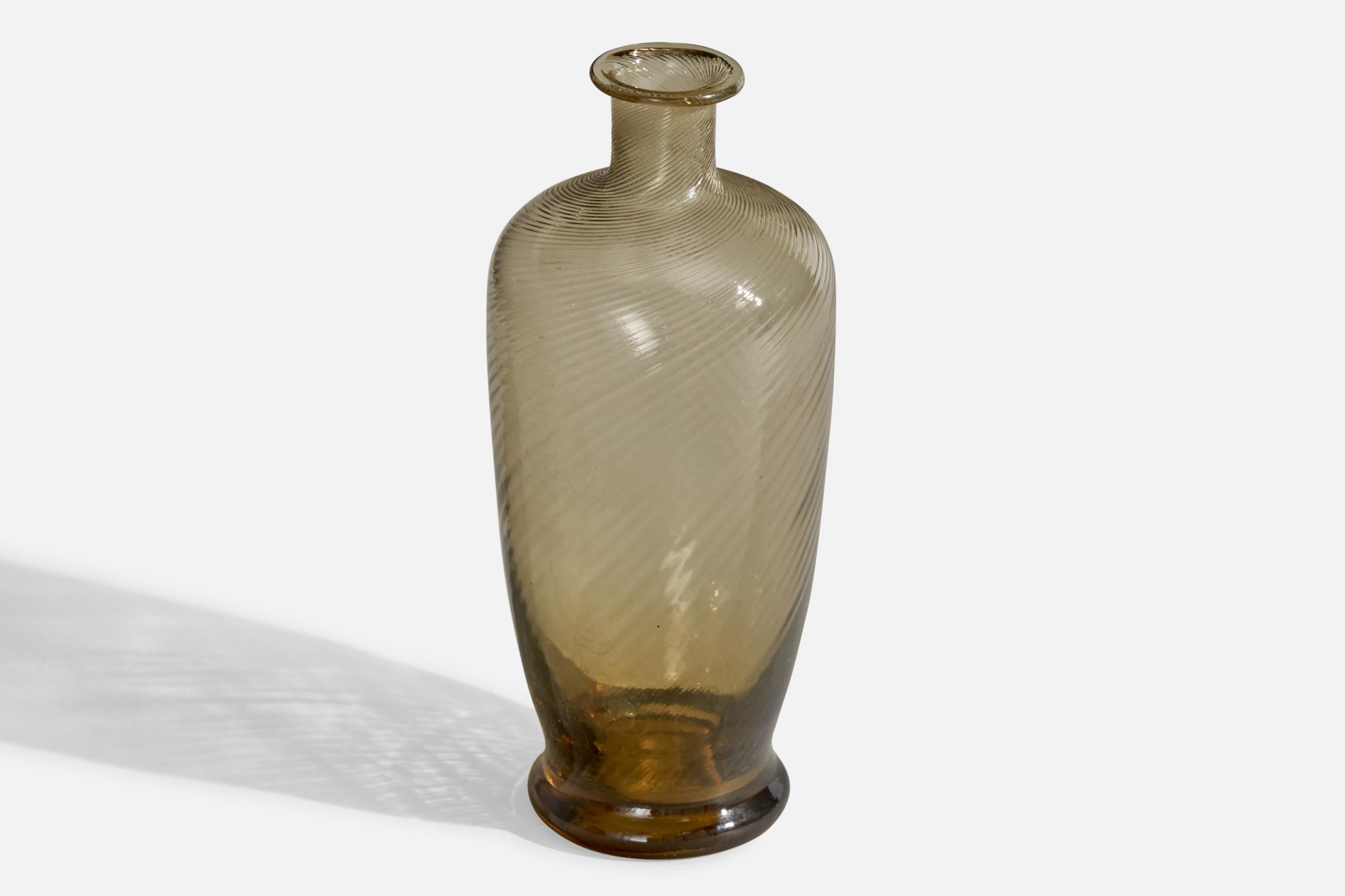 Vaso in vetro soffiato prodotto da Hovmantorp Glasbruk, Svezia, anni '40 circa.
