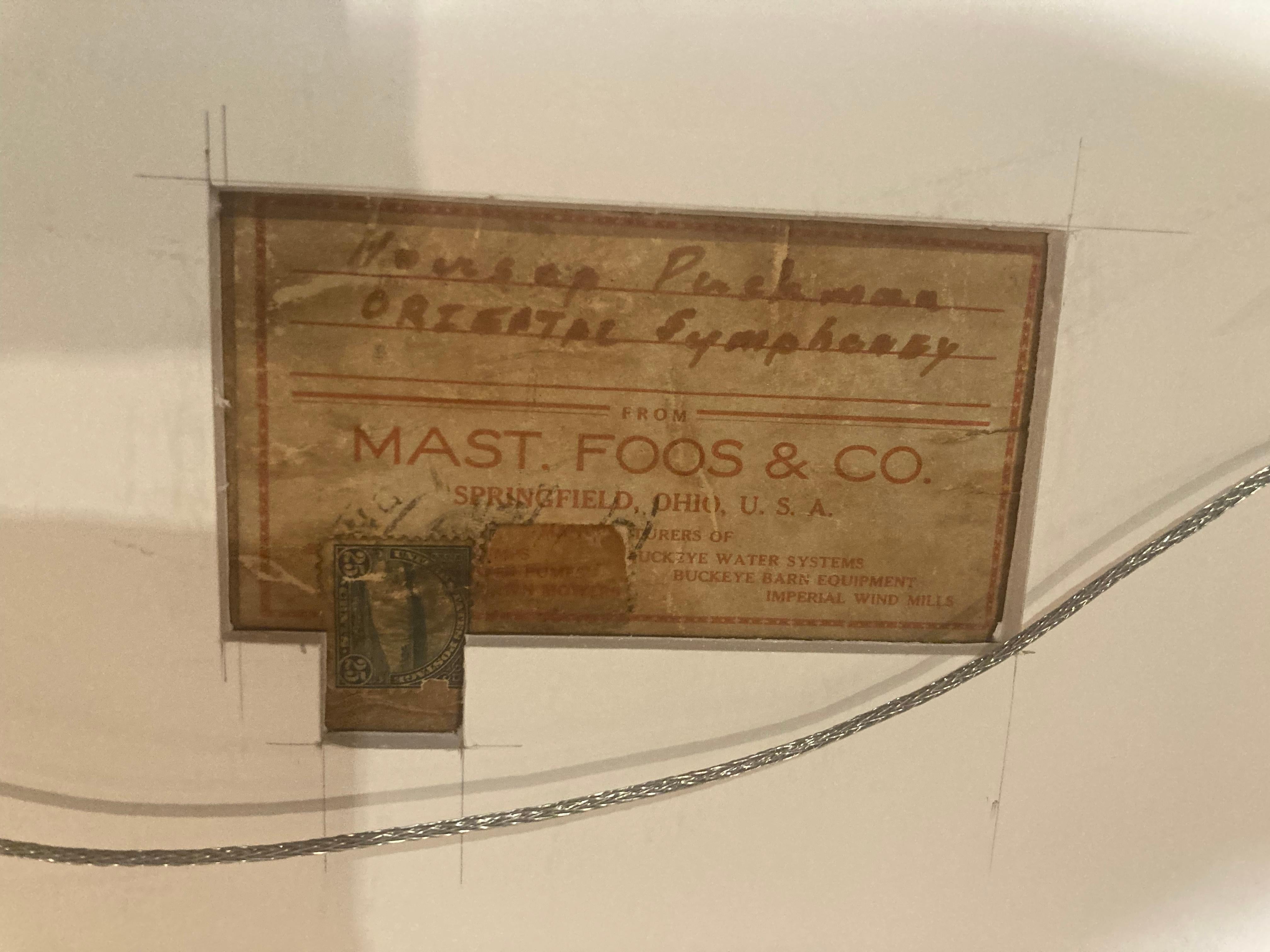 Nature morte chinoise - Marron Still-Life Painting par Hovsep Pushman