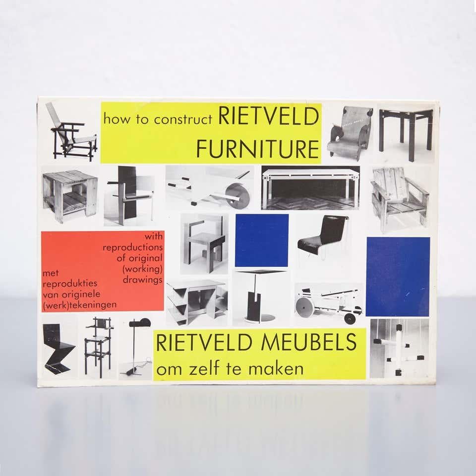 Rietveld Meubels om zelf te maken - How to construct Rietveld Furniture, 1986.

First Edition. Published by Academia Bruylant.

Book with facsimile reproductions of work-drawings. Dutch text.

In good original condition with minor wear